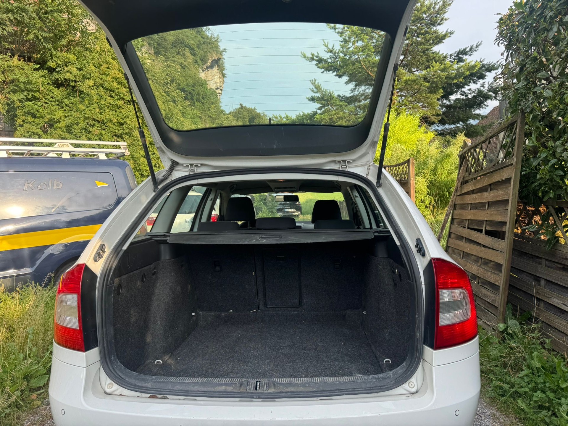 SKODA Octavia Combi 1.6 TDI Active DSG-image-13