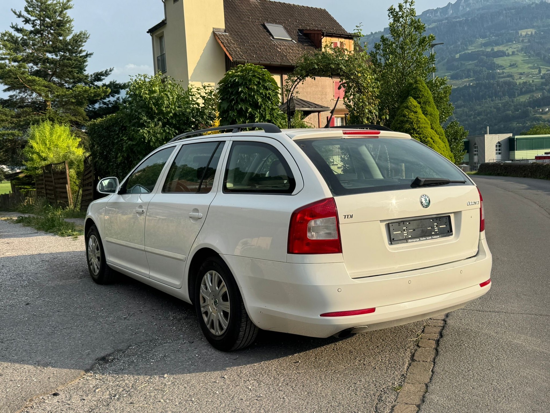 SKODA Octavia Combi 1.6 TDI Active DSG-image-4