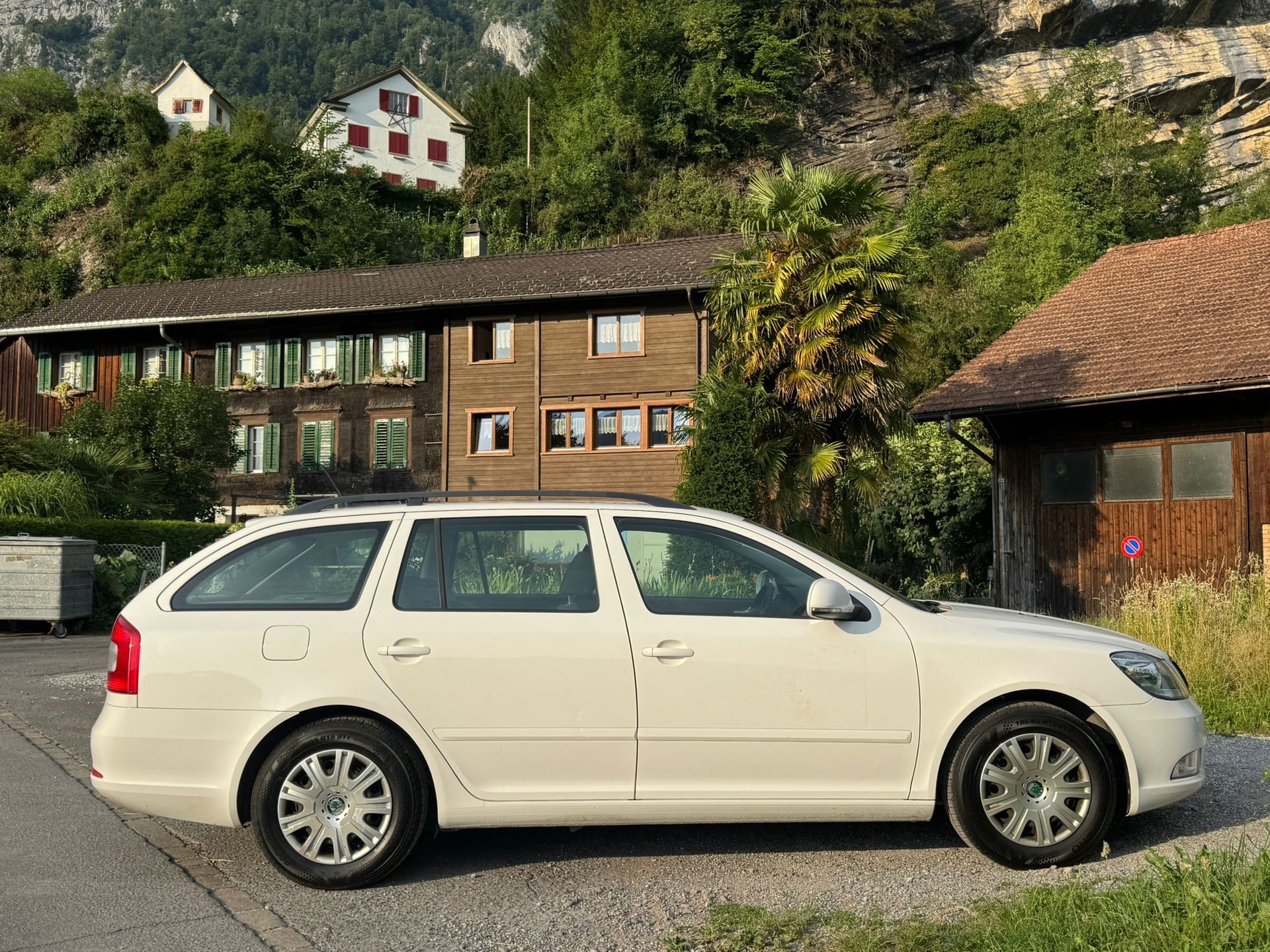 SKODA Octavia Combi 1.6 TDI Active DSG-image-7