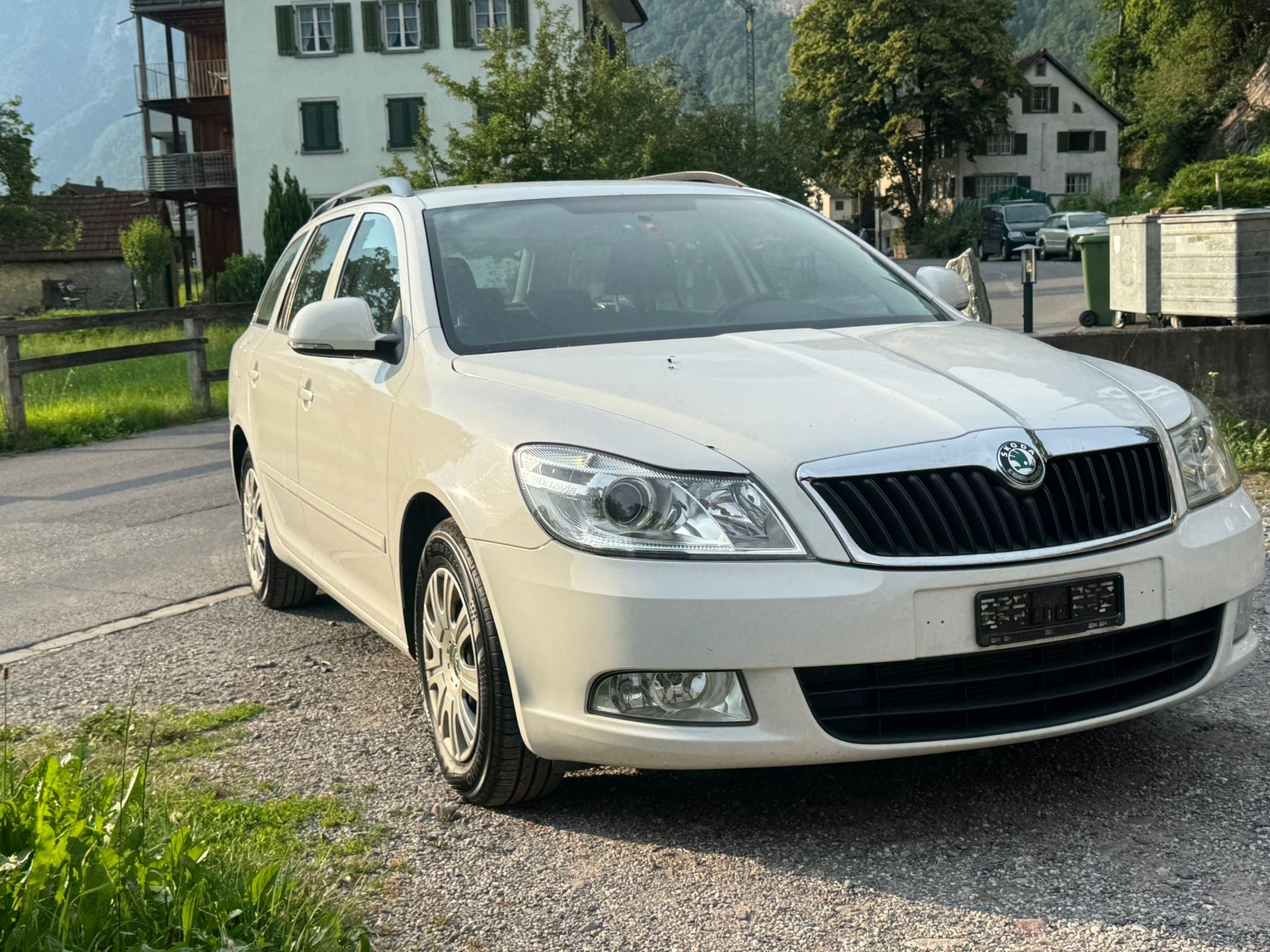 SKODA Octavia Combi 1.6 TDI Active DSG-image-1