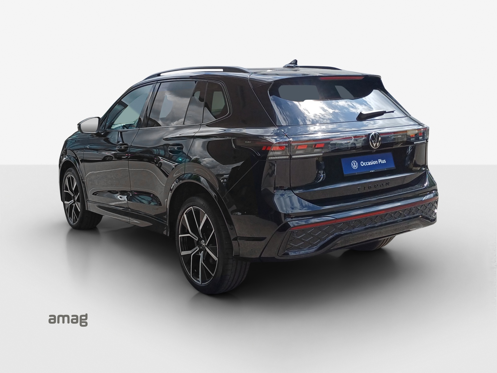 VW Tiguan 2.0 TSI DSG R-Line 4Motion-image-2