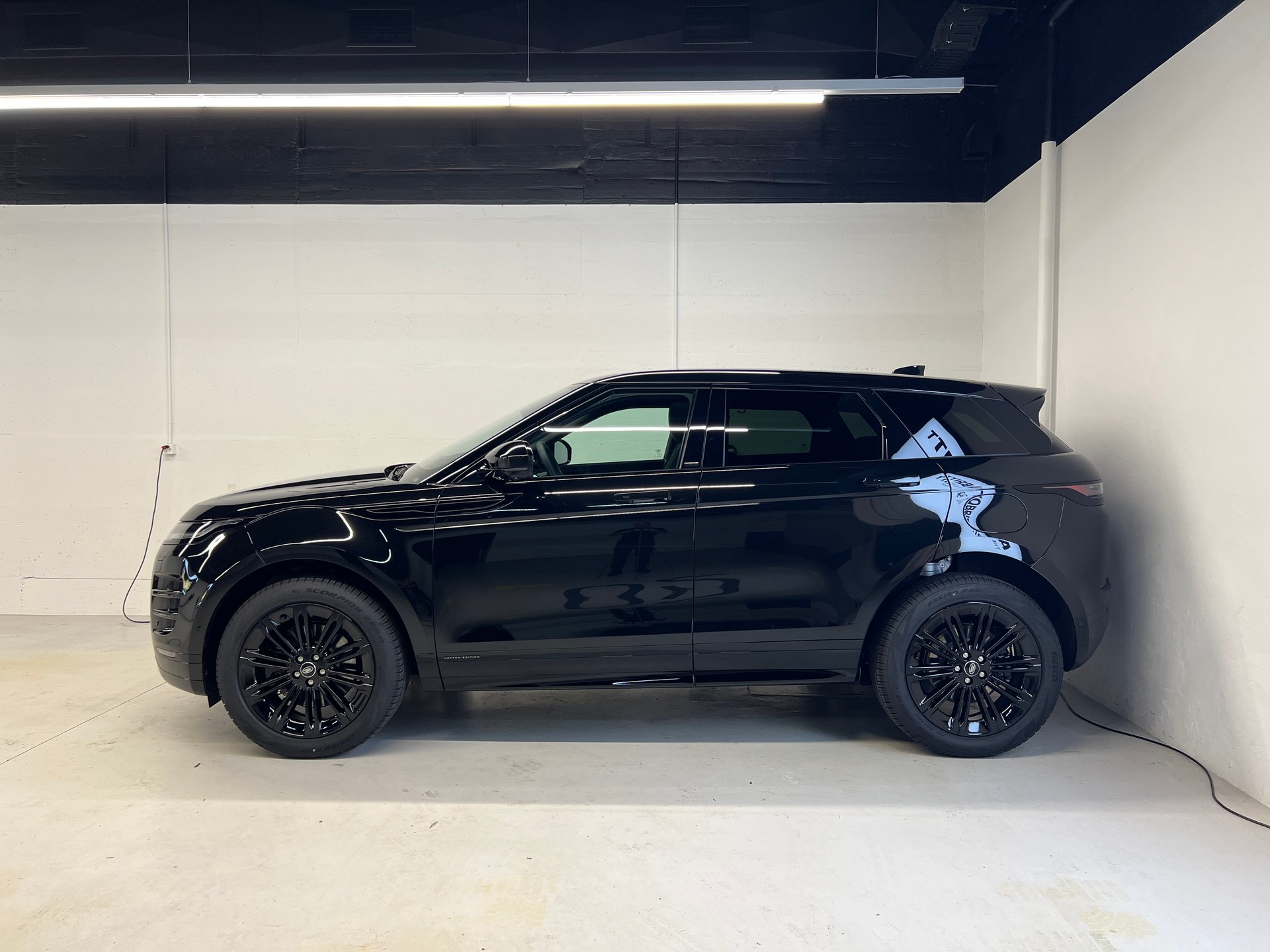 LAND ROVER Range Rover Evoque 1.5 T 270e Hoxton Edition-image-7