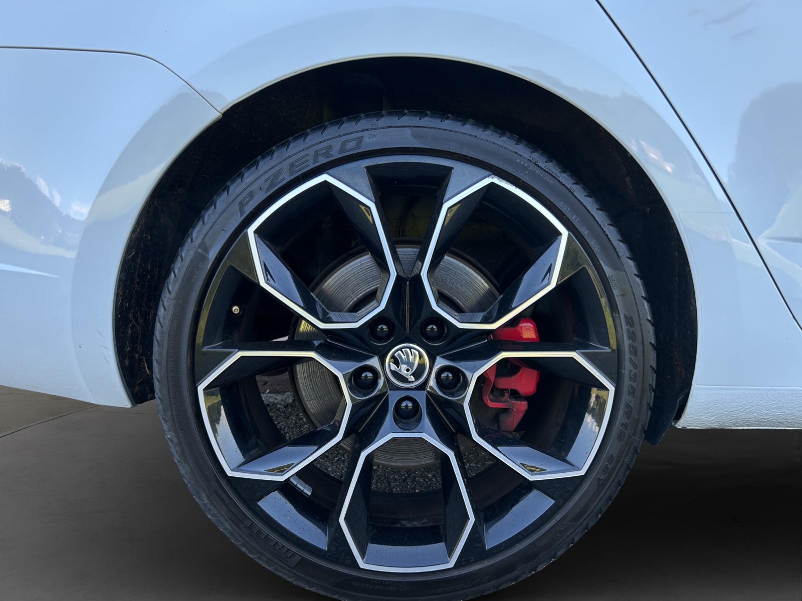 SKODA Octavia Combi 2.0 TSI RS 245 DSG-image-8