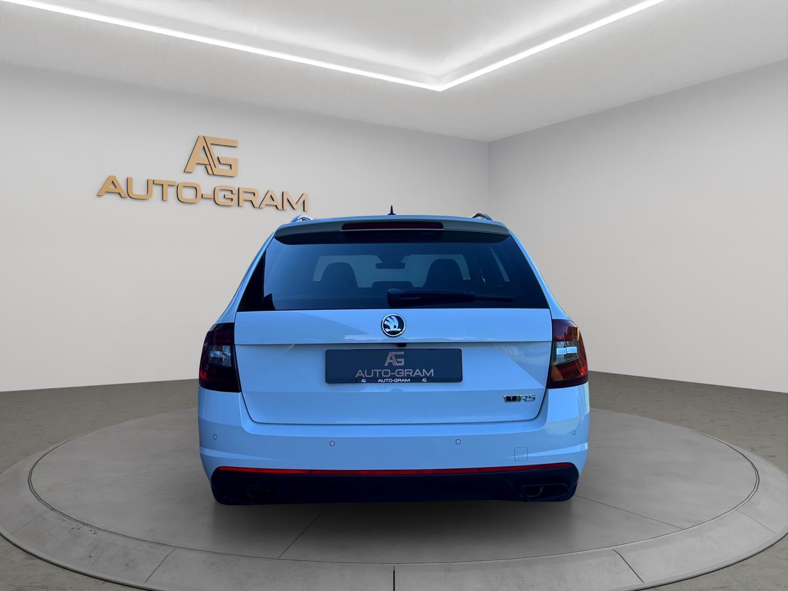 SKODA Octavia Combi 2.0 TSI RS 245 DSG-image-3