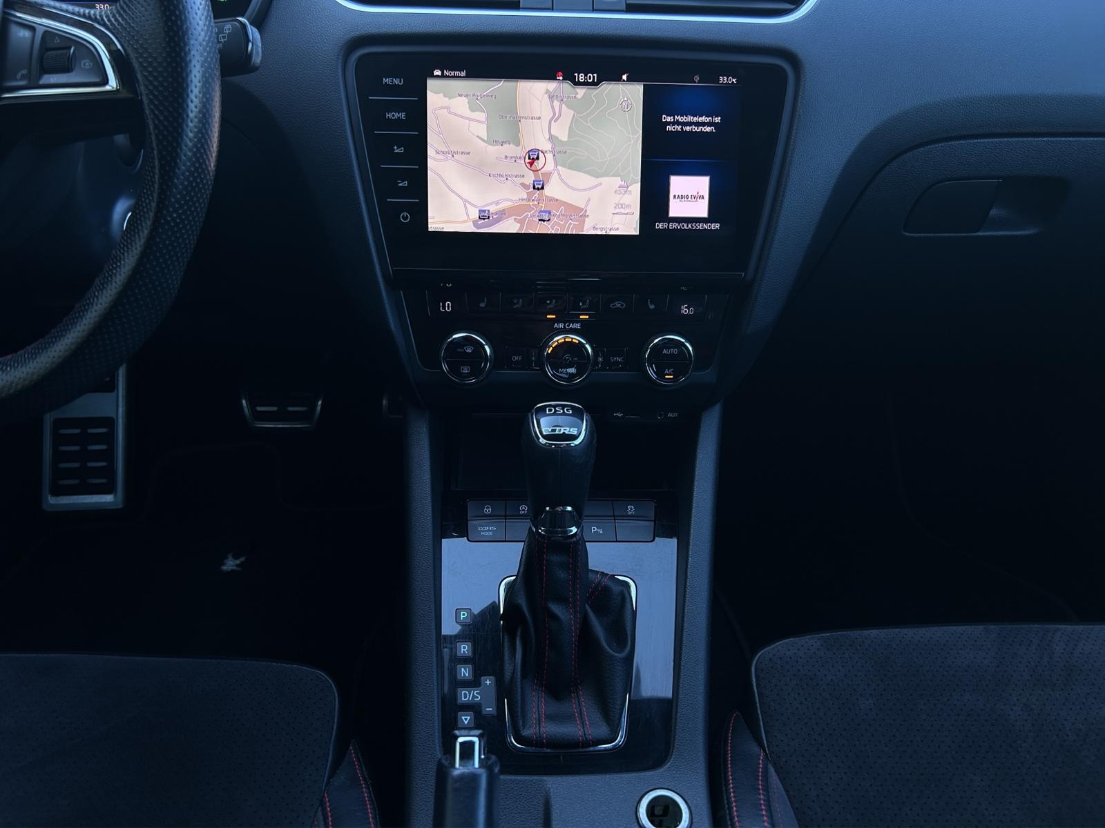 SKODA Octavia Combi 2.0 TSI RS 245 DSG-image-17