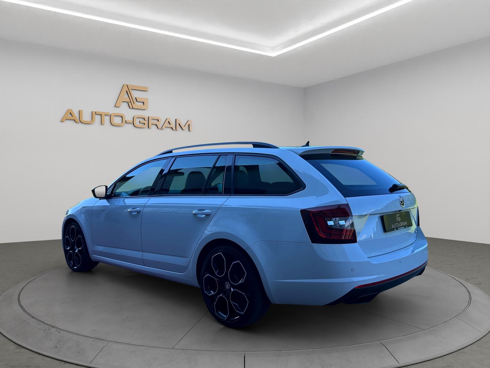 SKODA Octavia Combi 2.0 TSI RS 245 DSG-image-2