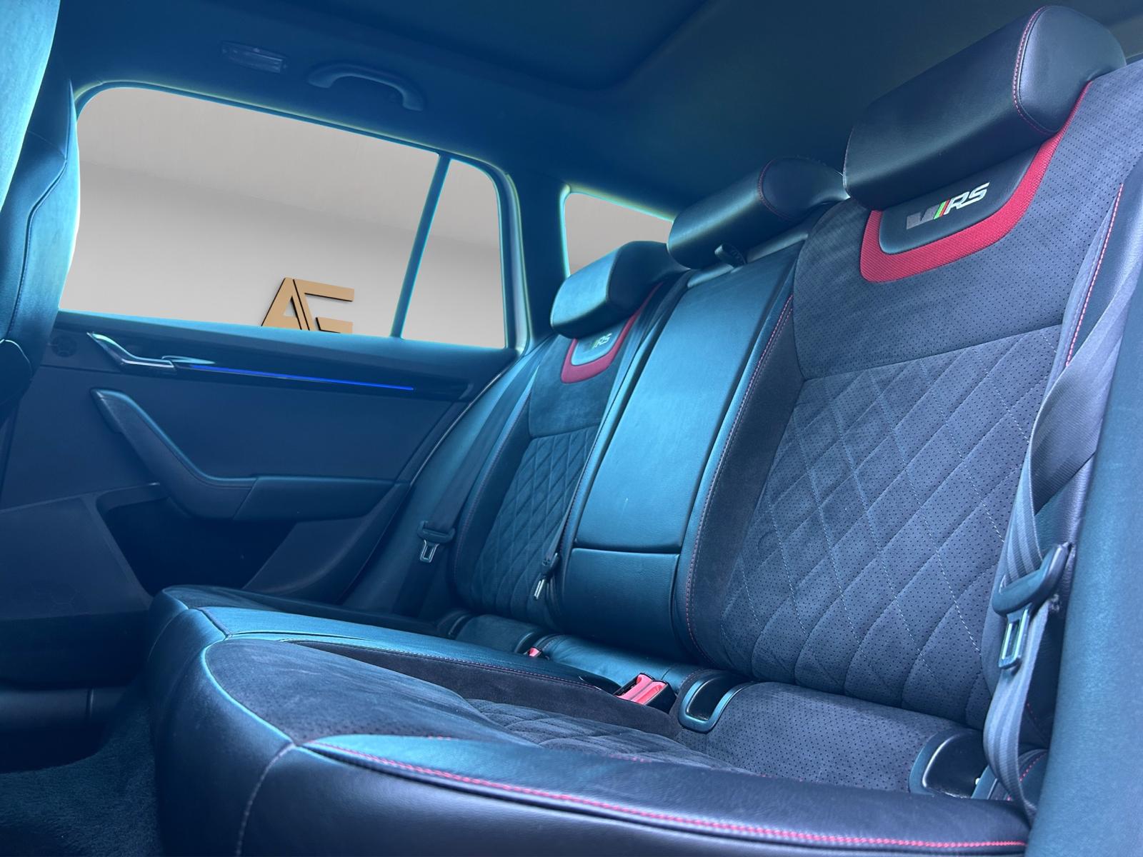 SKODA Octavia Combi 2.0 TSI RS 245 DSG-image-11