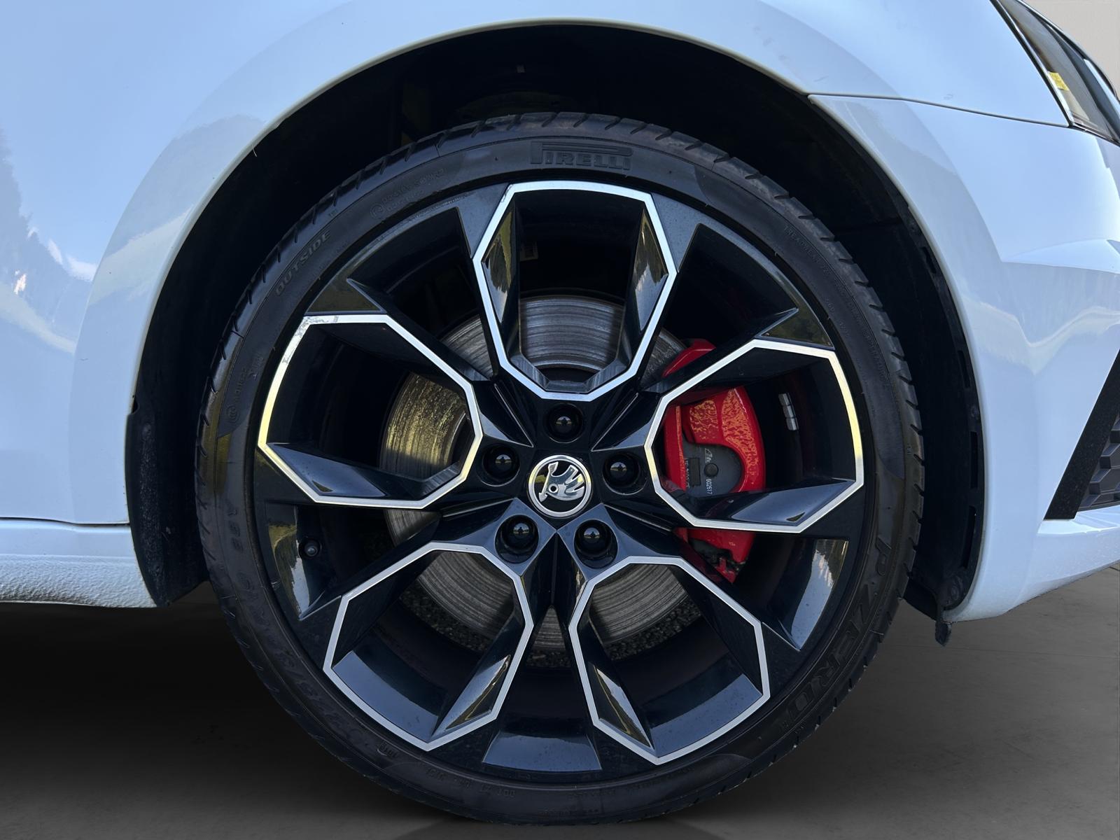 SKODA Octavia Combi 2.0 TSI RS 245 DSG-image-24
