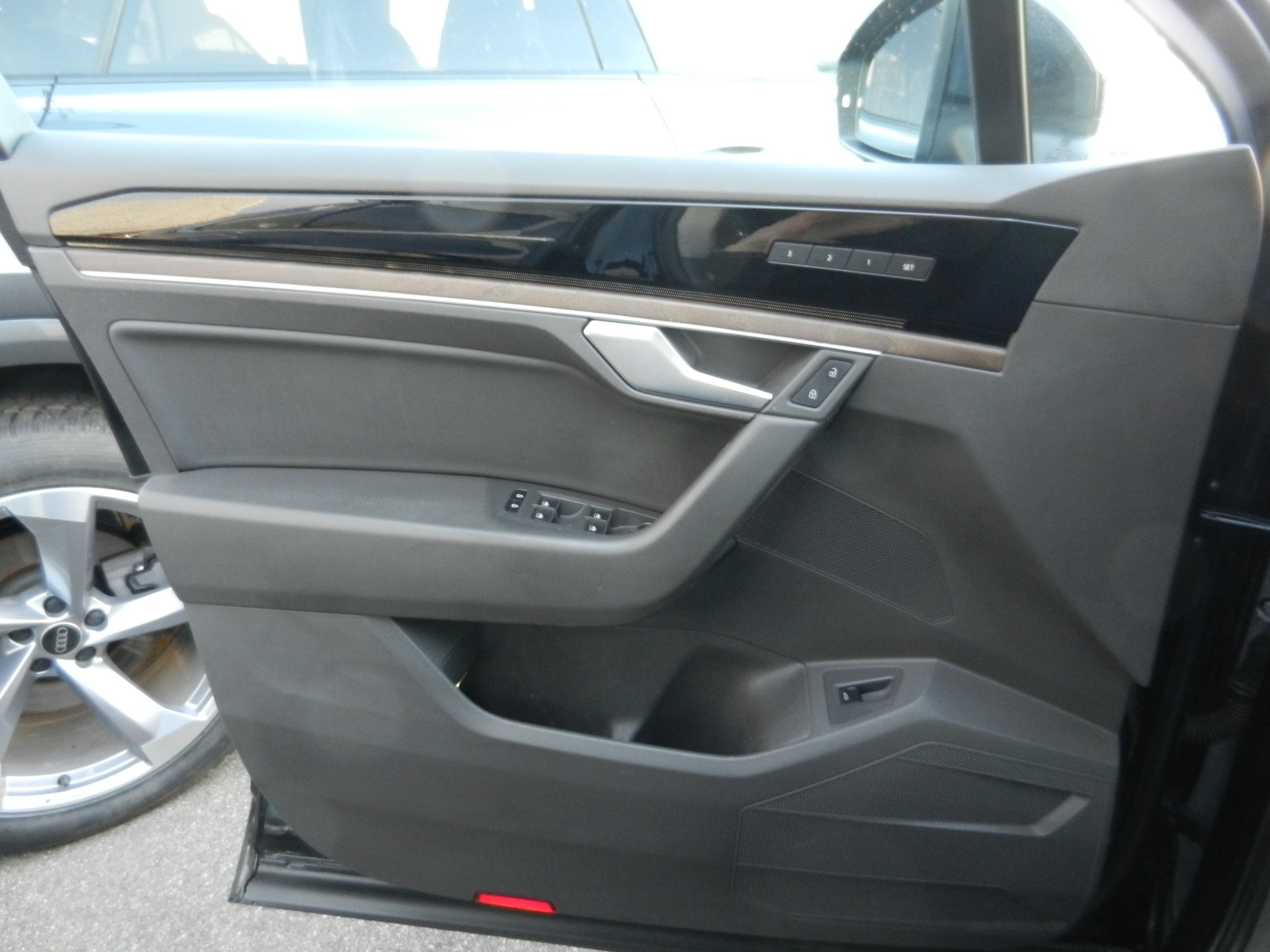 VW Touareg 3.0 TDI Elegance Tiptronic-image-12