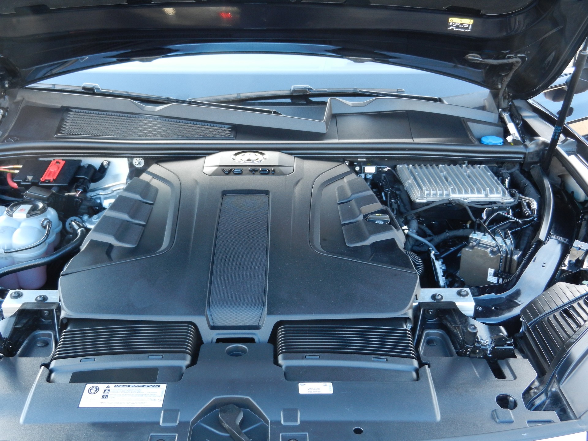 VW Touareg 3.0 TDI Elegance Tiptronic-image-3