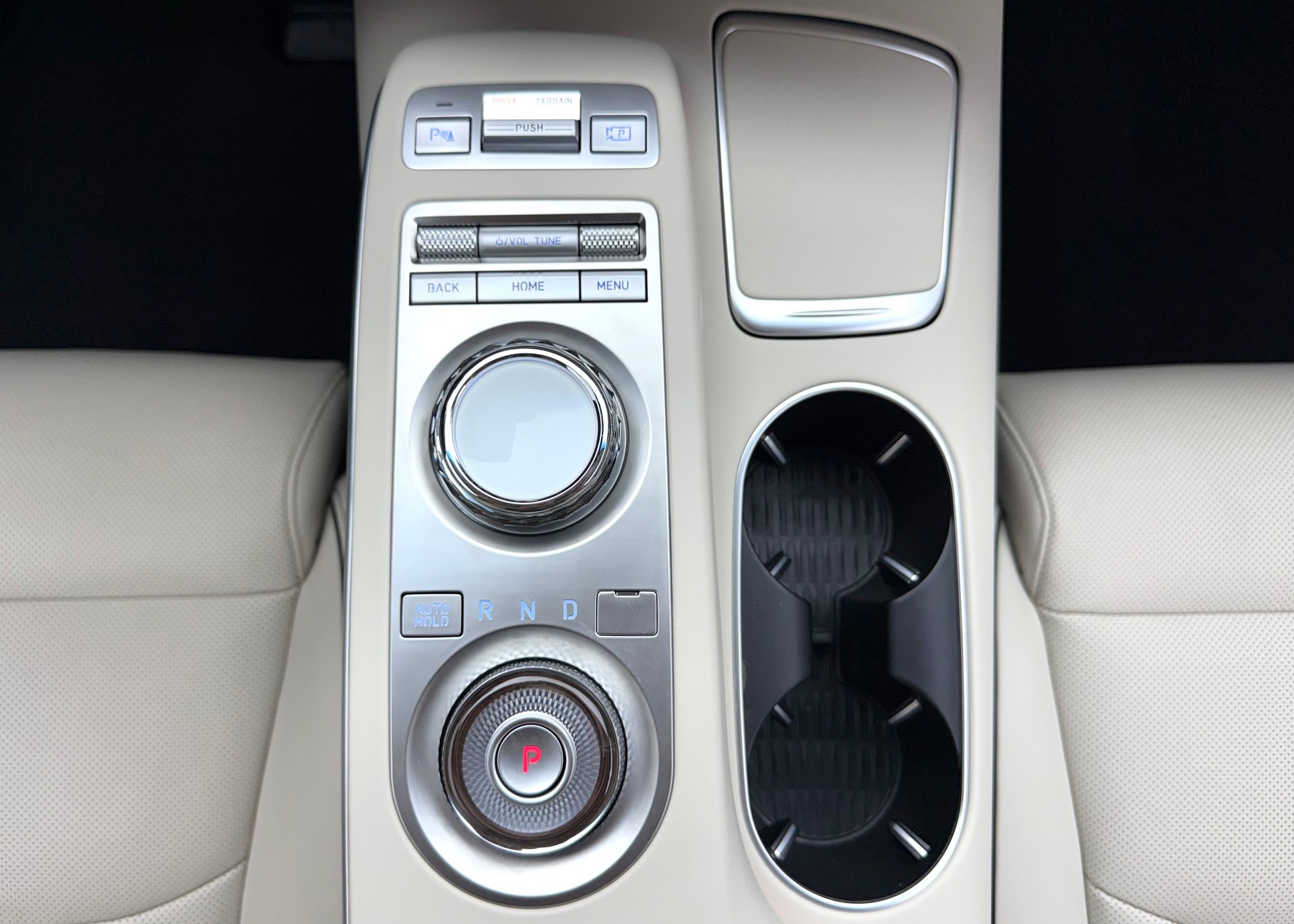 GENESIS GV70 2.5 TGDI Luxury AT8 AWD-image-12