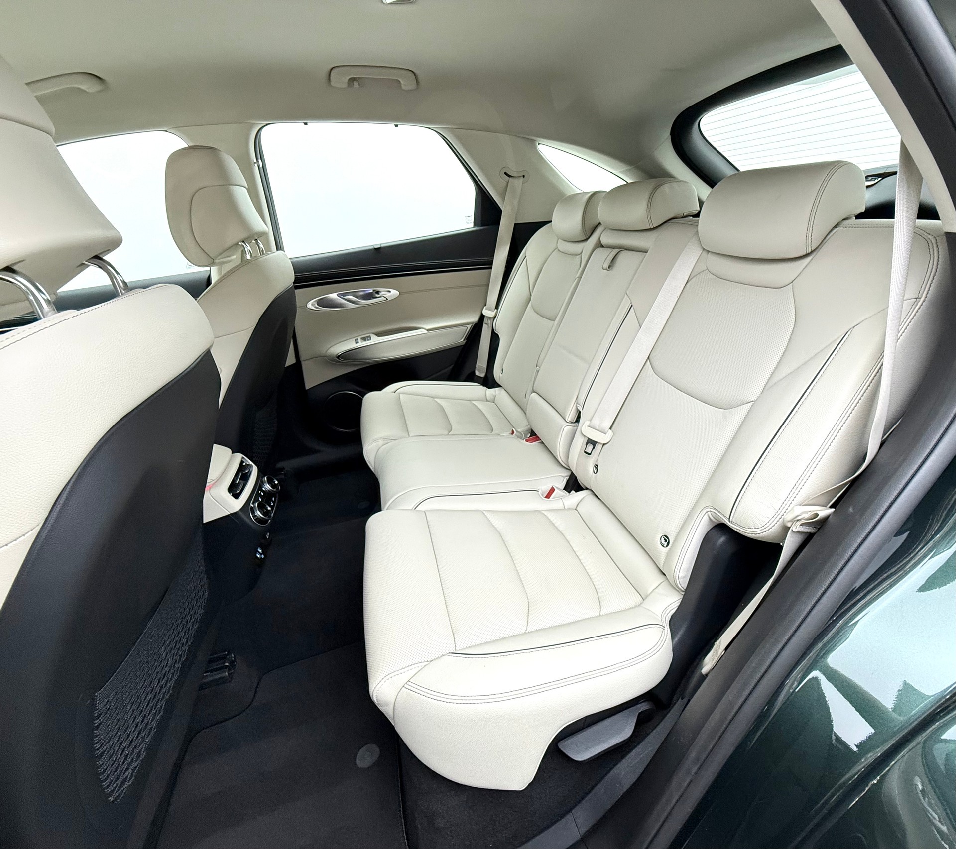 GENESIS GV70 2.5 TGDI Luxury AT8 AWD-image-17