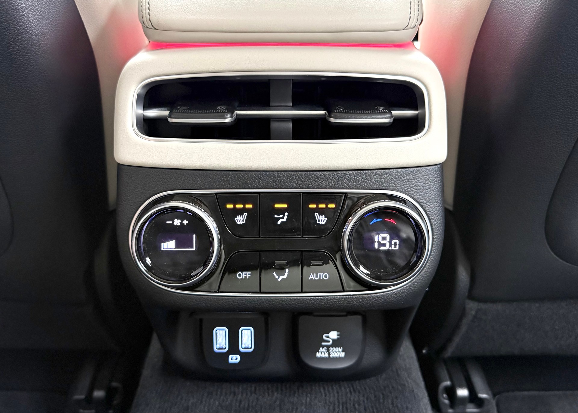 GENESIS GV70 2.5 TGDI Luxury AT8 AWD-image-16