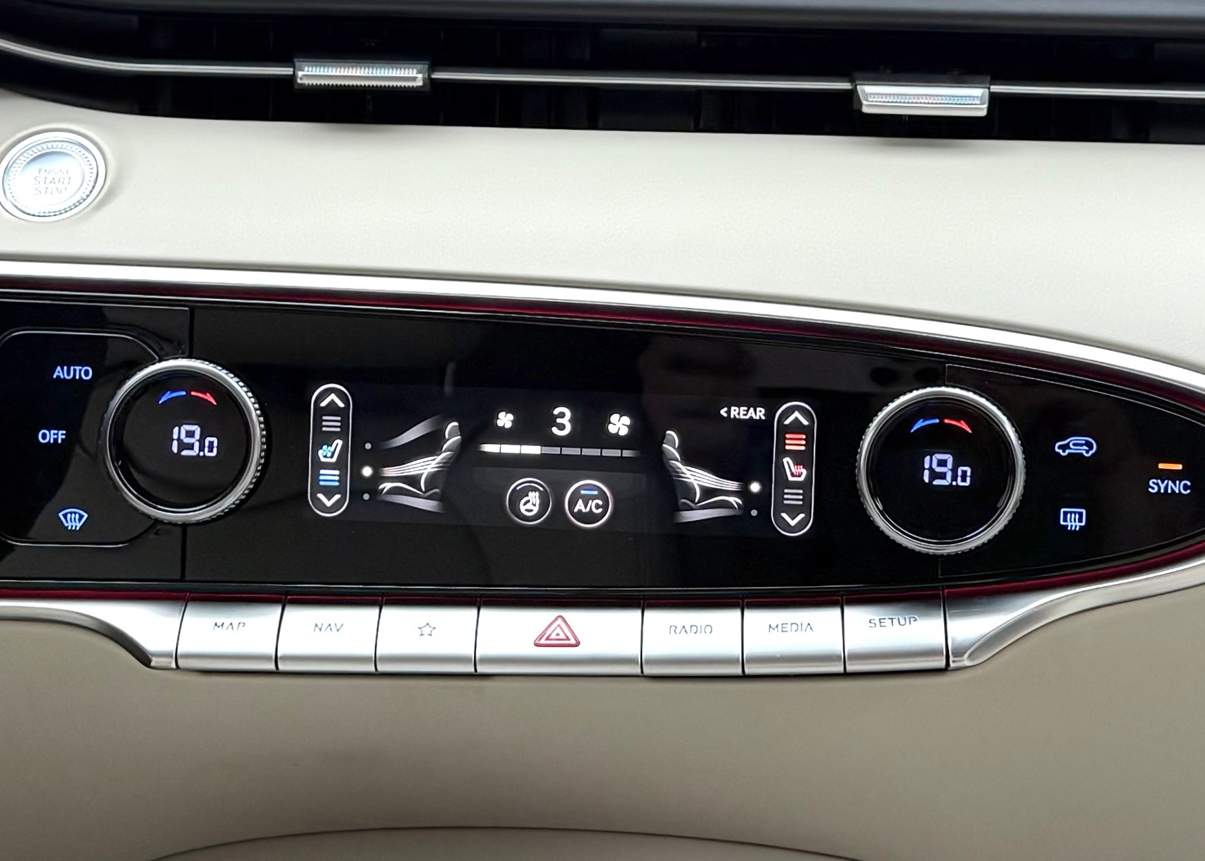 GENESIS GV70 2.5 TGDI Luxury AT8 AWD-image-11