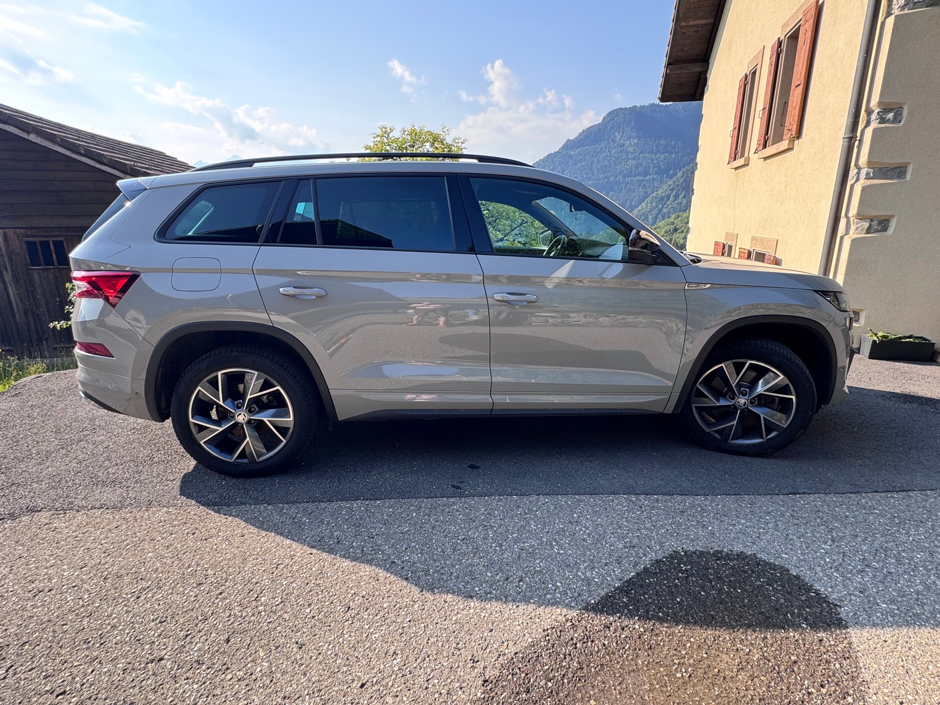 SKODA 2.0 TSI Sportline DSG-image-2