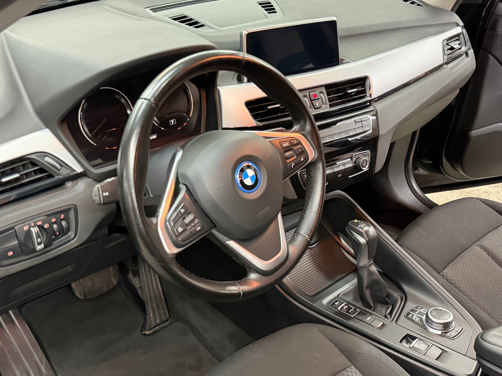 BMW X1 xDrive 25e Steptronic-image-13