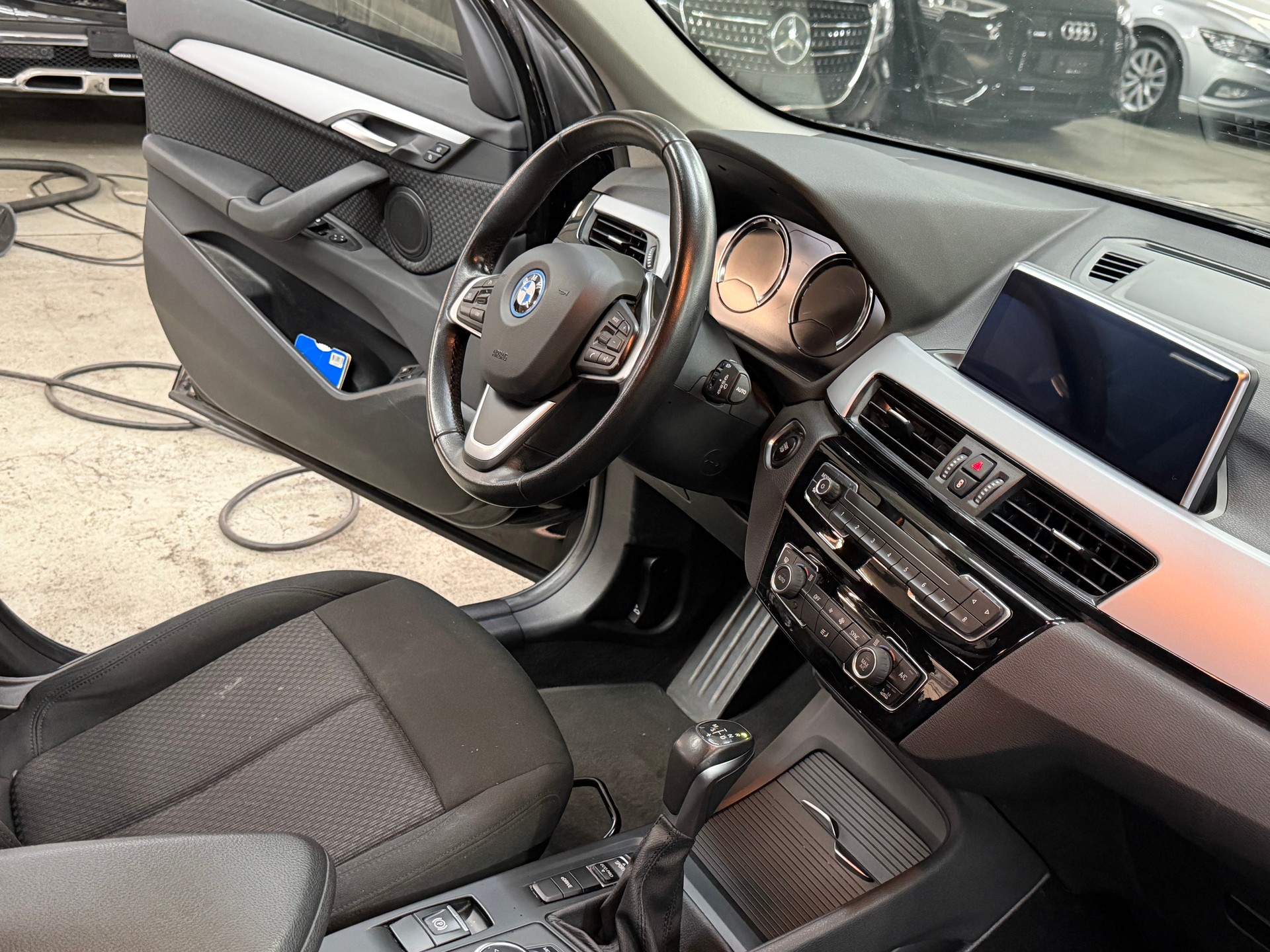 BMW X1 xDrive 25e Steptronic-image-5
