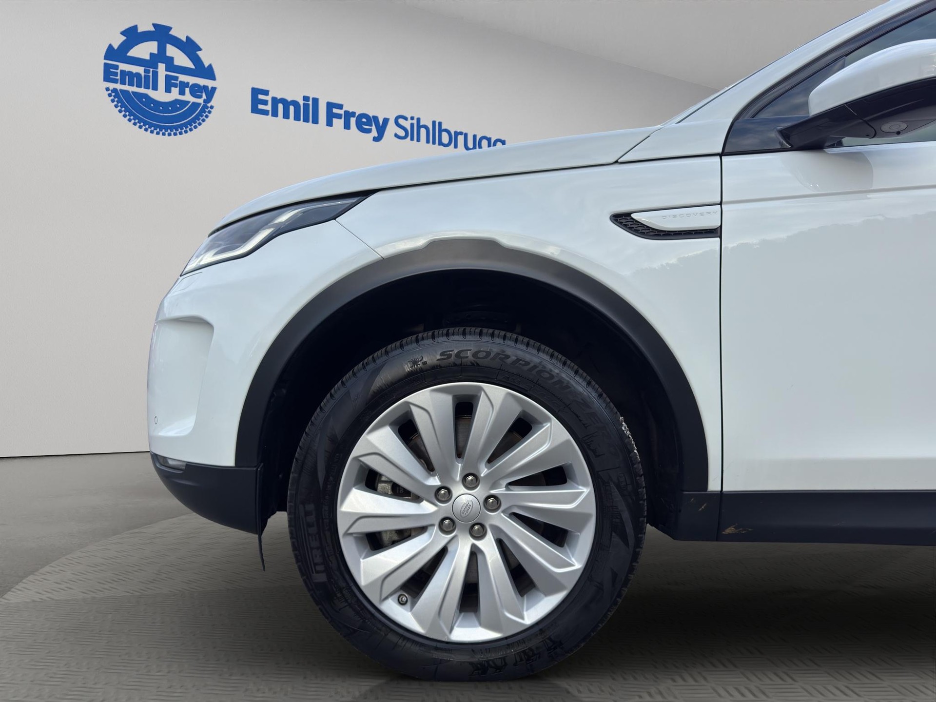 LAND ROVER Discovery Sport 2.0 TD4 180 SE-image-10