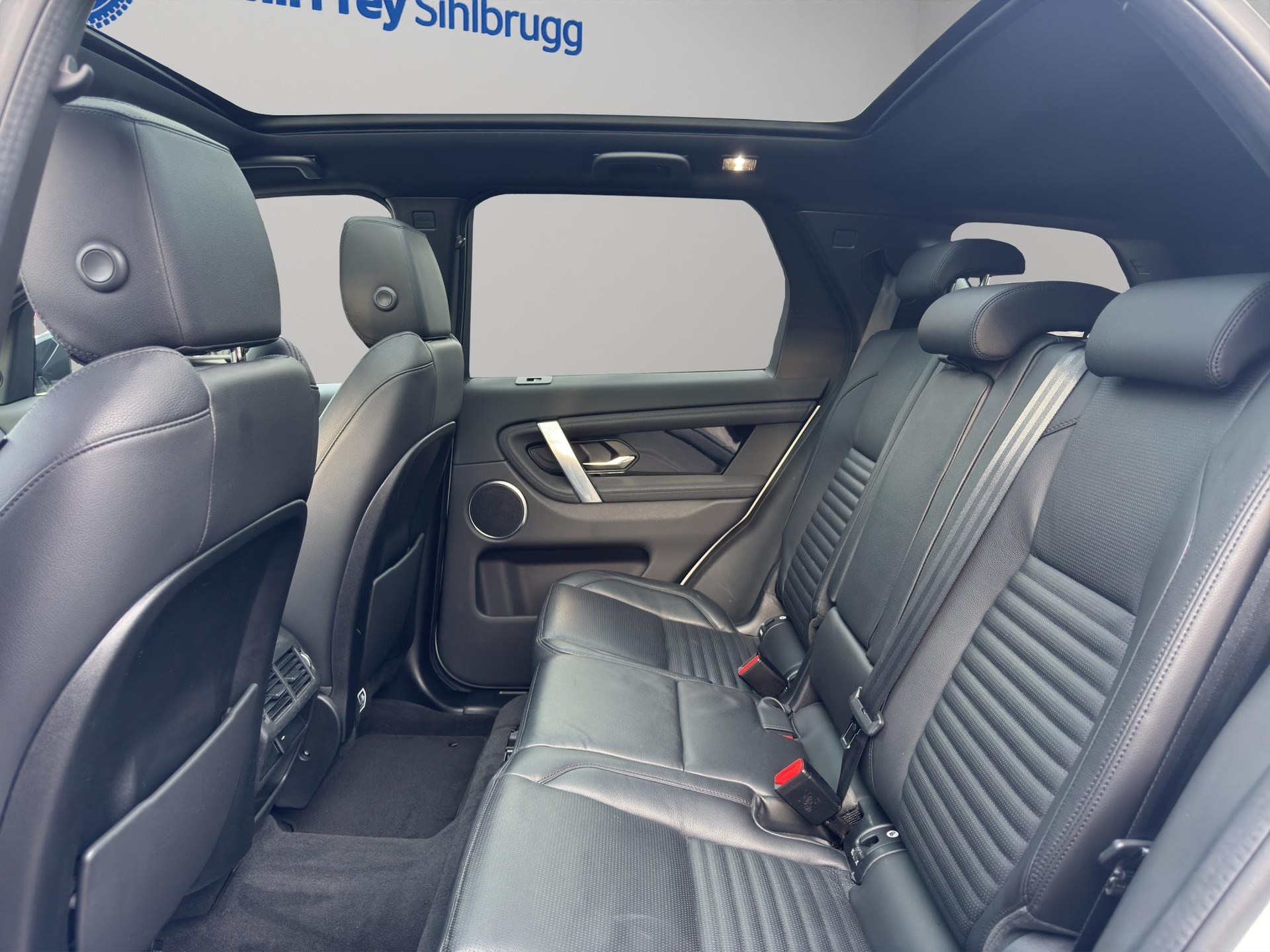 LAND ROVER Discovery Sport 2.0 TD4 180 SE-image-9