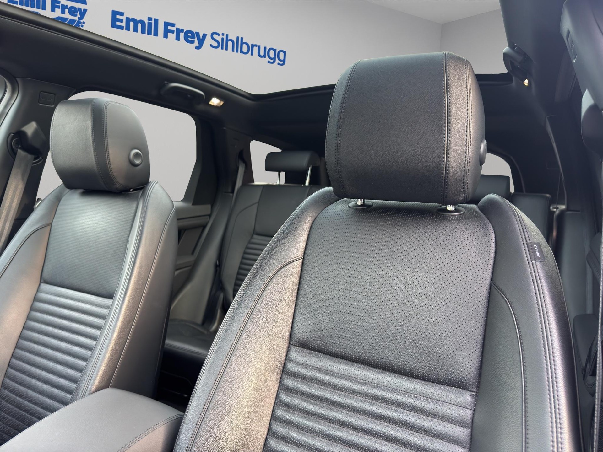 LAND ROVER Discovery Sport 2.0 TD4 180 SE-image-4