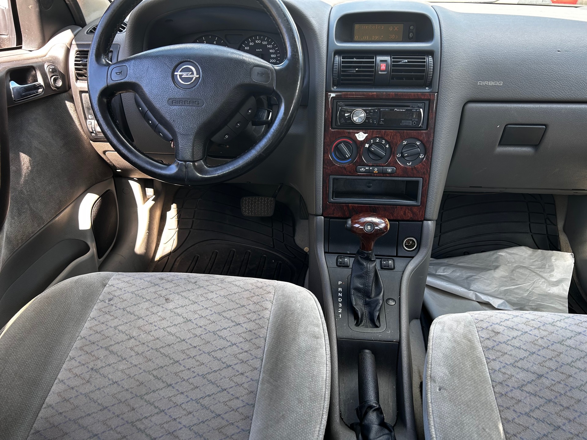 OPEL Astra 2.0i 16V Edition 100-image-10