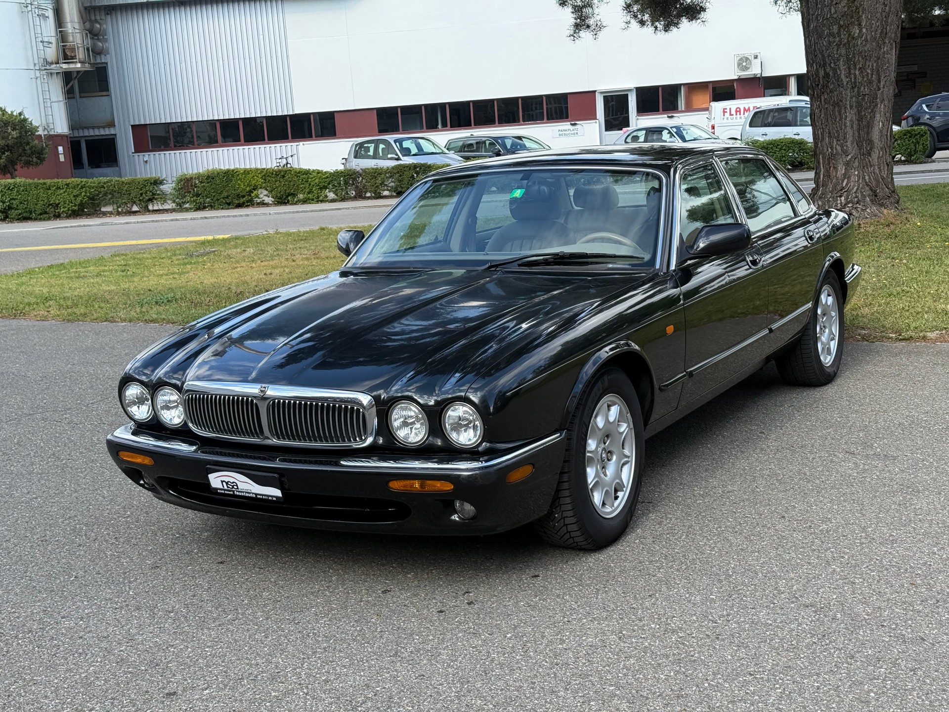 JAGUAR XJ 4.0 V8 Sovereign-image-2