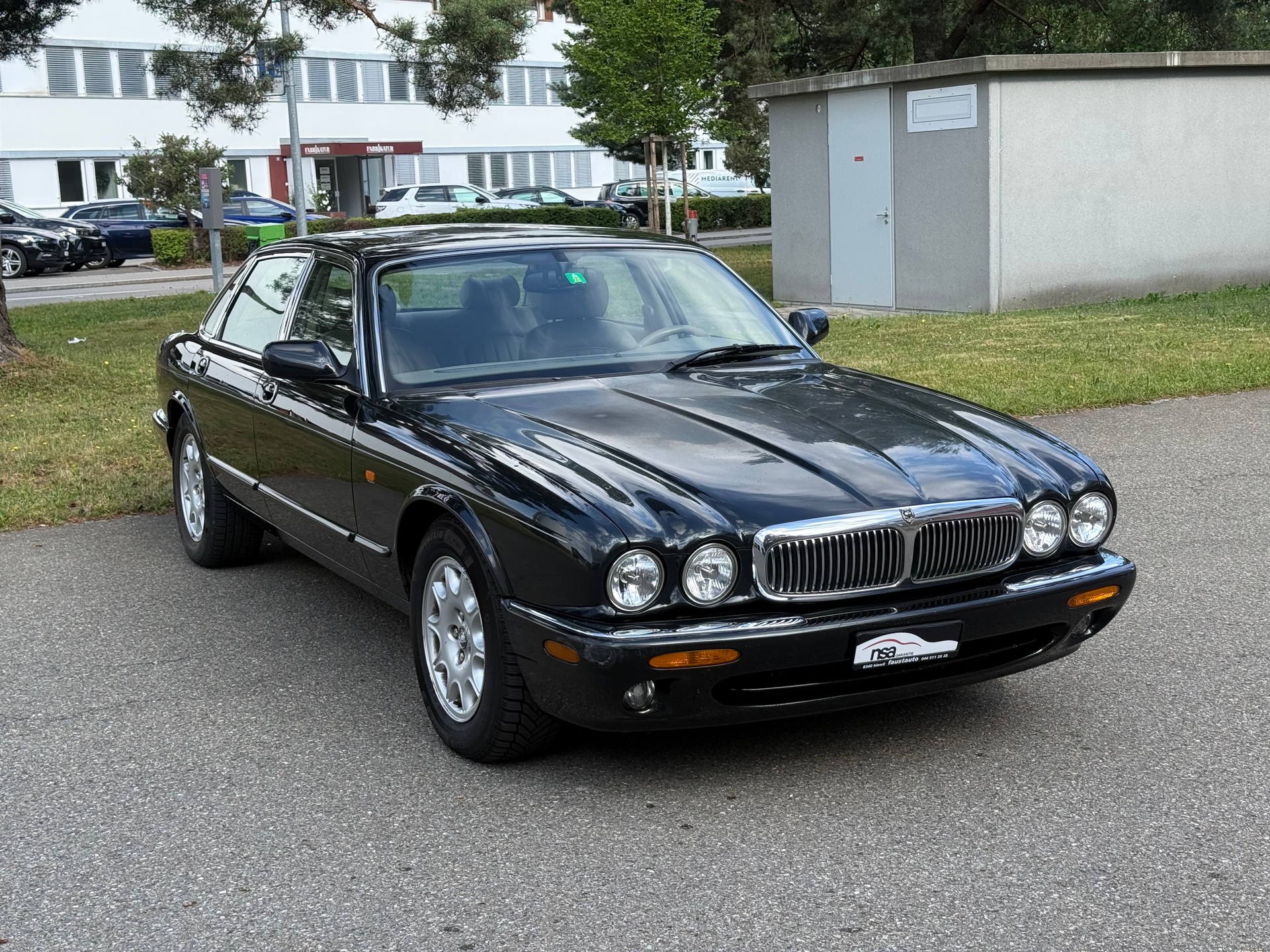 JAGUAR XJ 4.0 V8 Sovereign-image-1