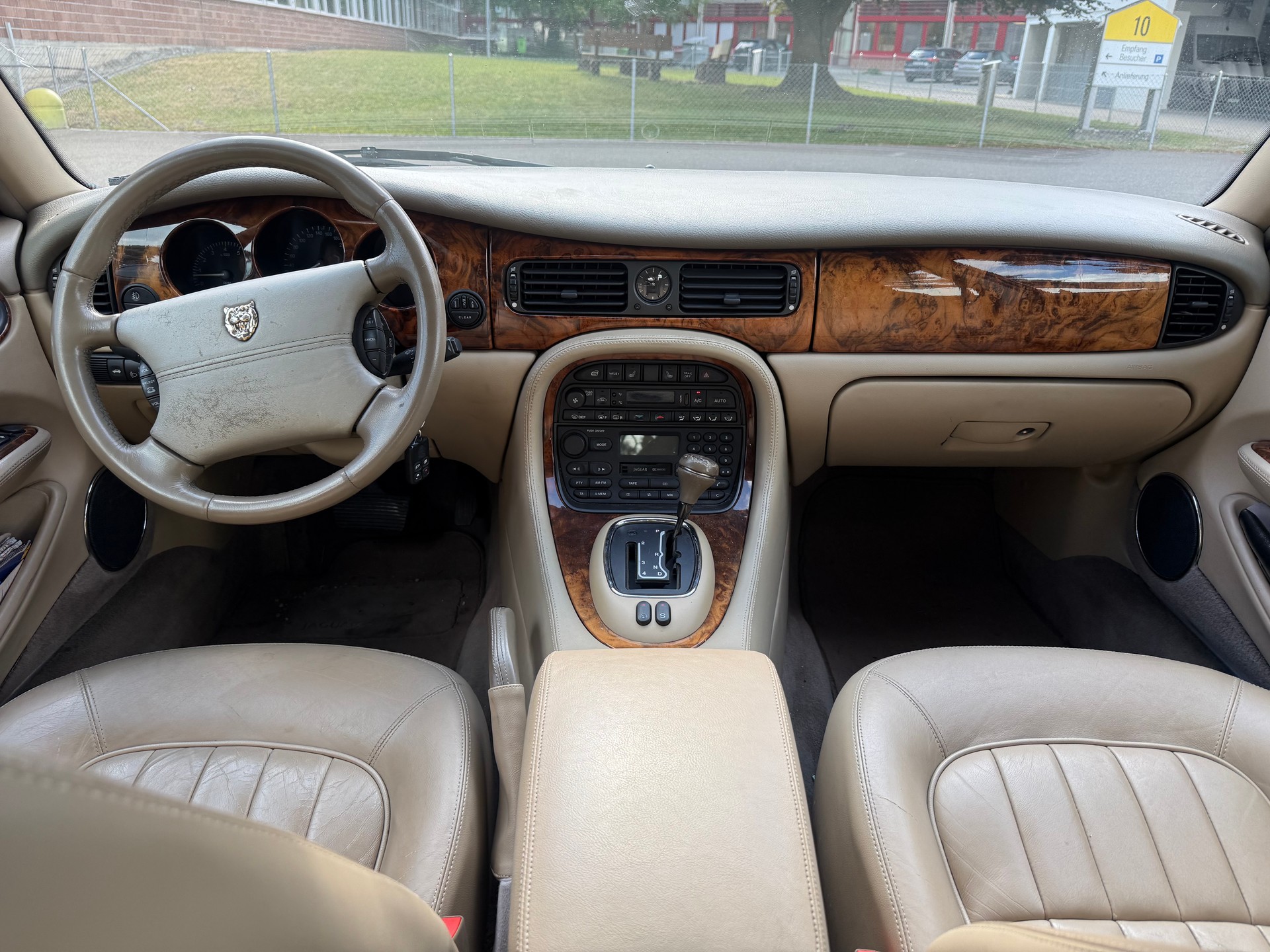 JAGUAR XJ 4.0 V8 Sovereign-image-7