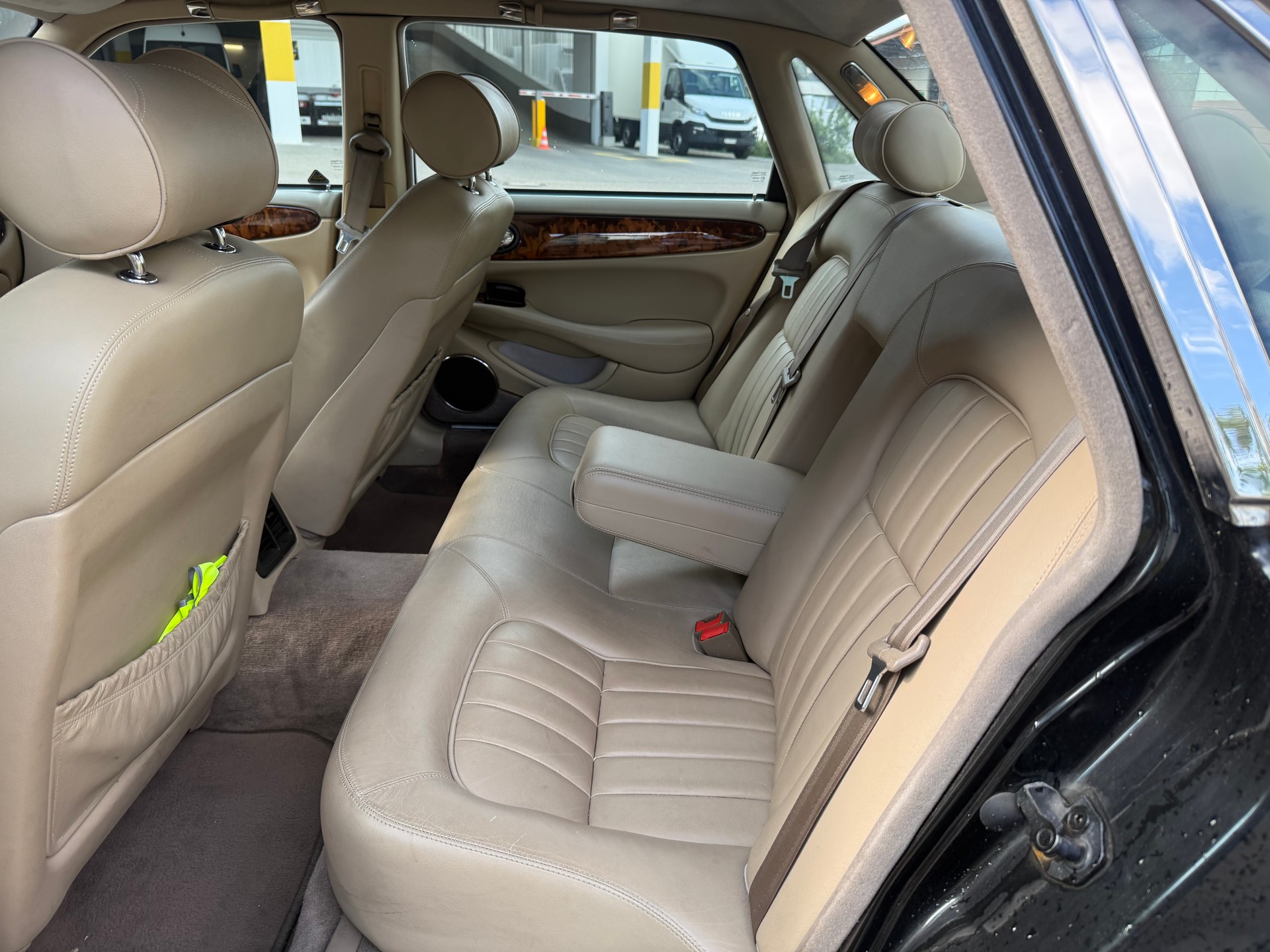 JAGUAR XJ 4.0 V8 Sovereign-image-8