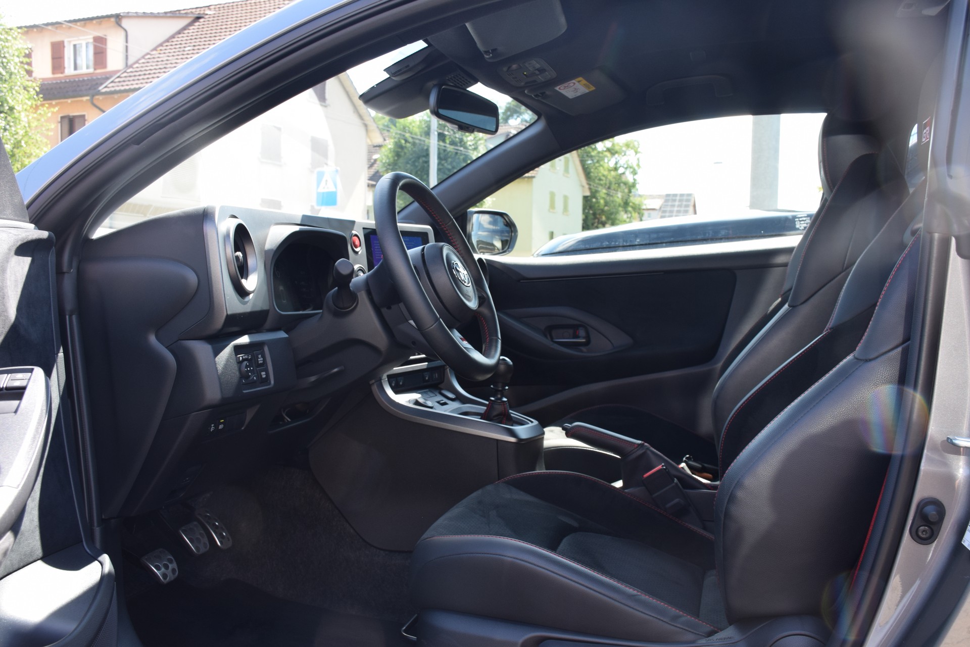 TOYOTA Yaris 1.6 GR Sport-image-12