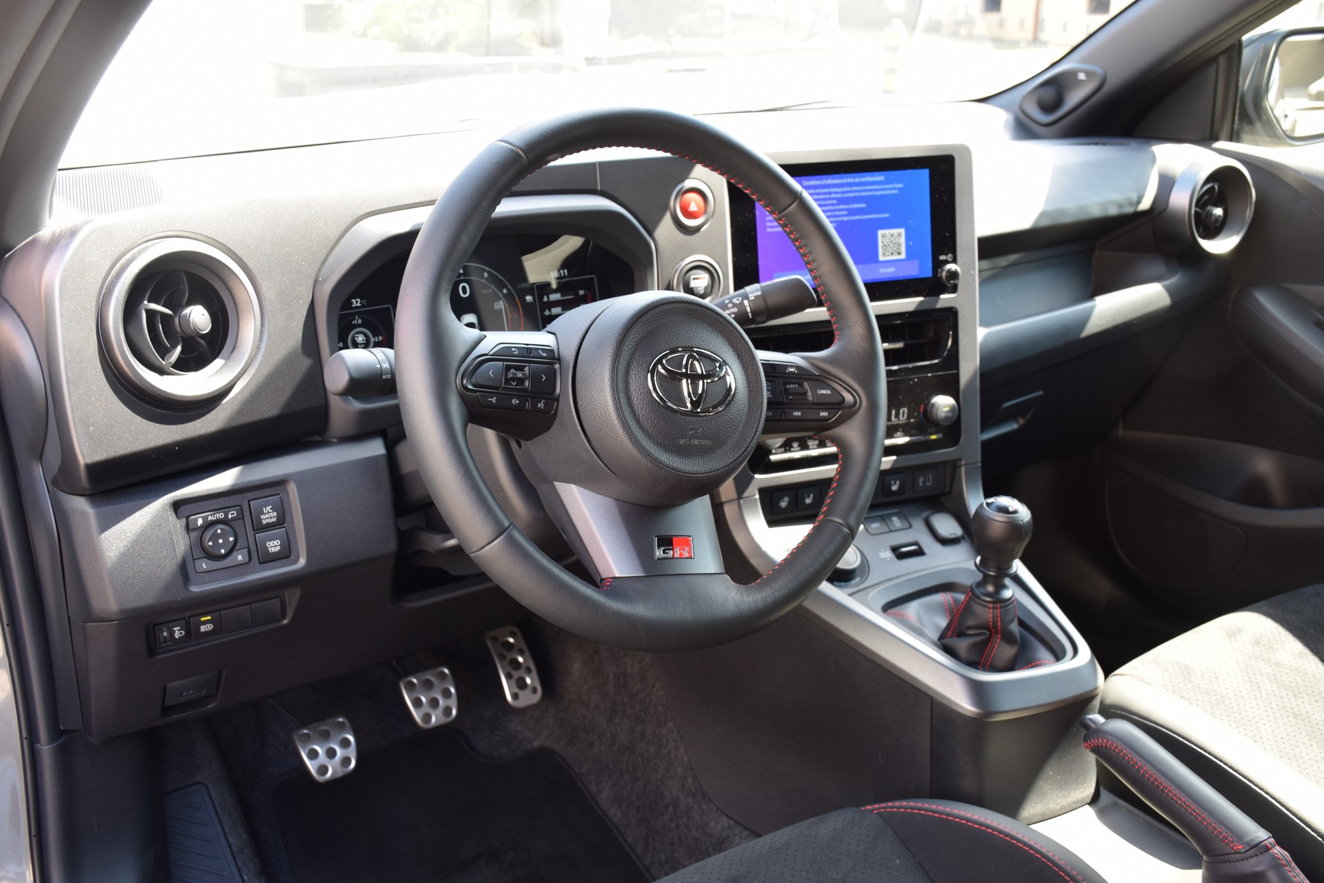 TOYOTA Yaris 1.6 GR Sport-image-9