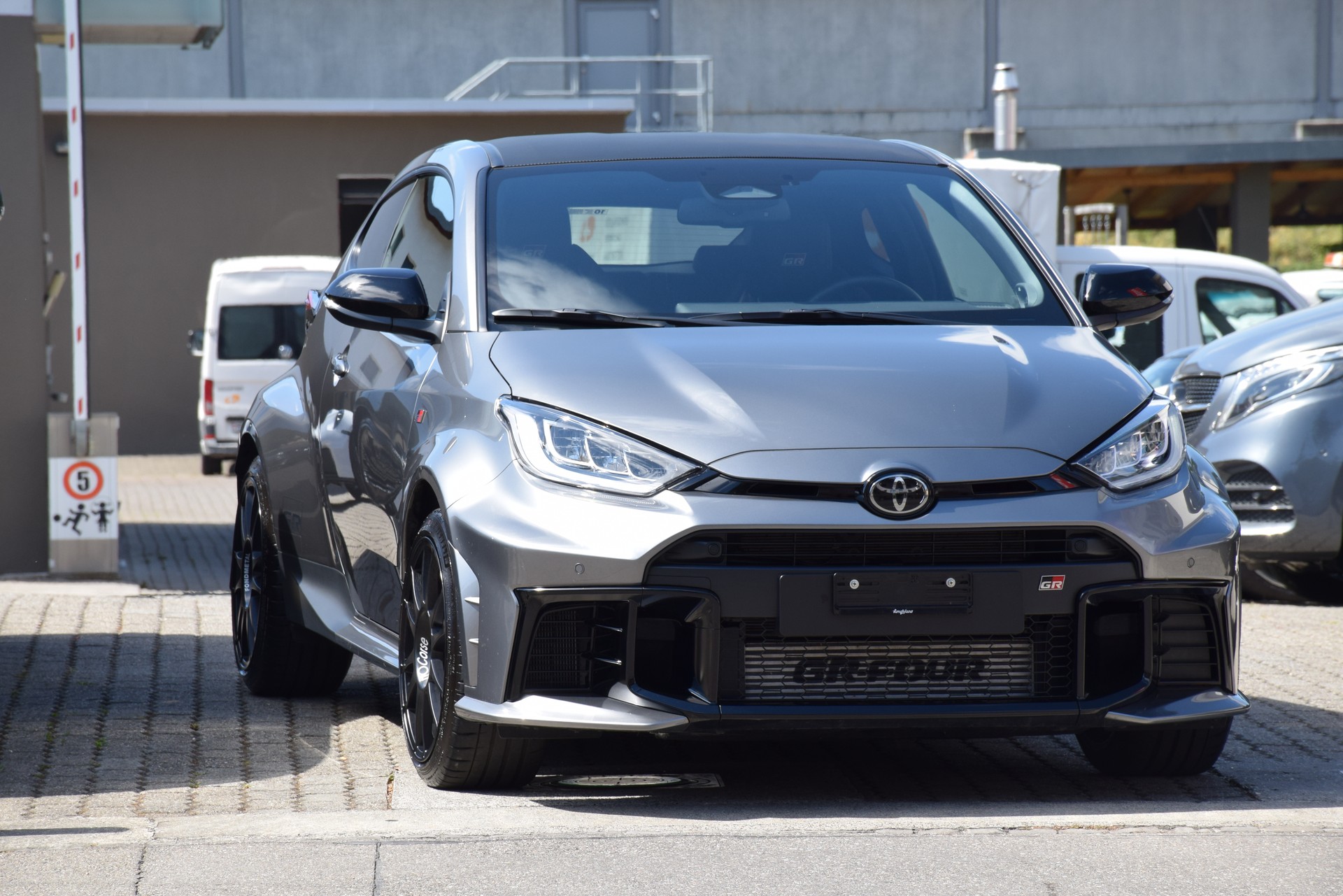 TOYOTA Yaris 1.6 GR Sport-image-3