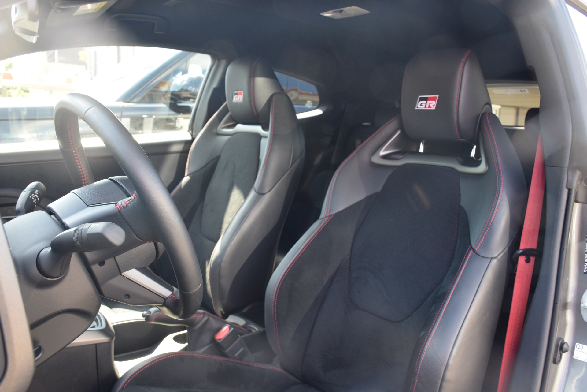 TOYOTA Yaris 1.6 GR Sport-image-10