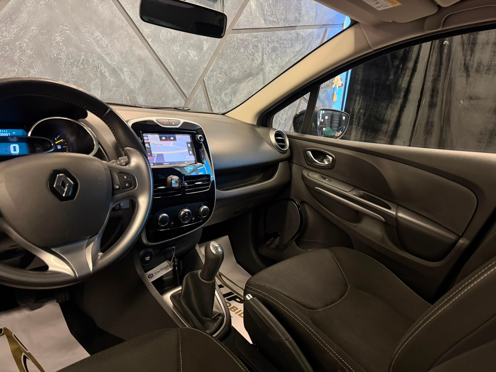 RENAULT Clio 1.5 dCi Limited-image-9