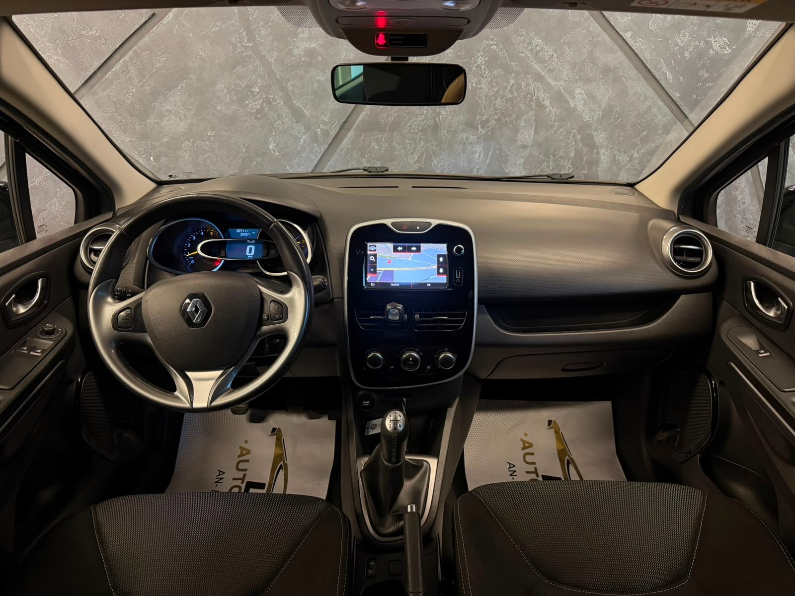 RENAULT Clio 1.5 dCi Limited-image-8