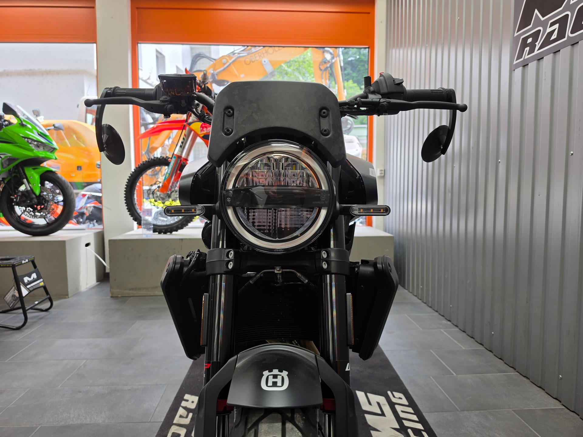 HUSQVARNA SVARTPILEN 801-image-6