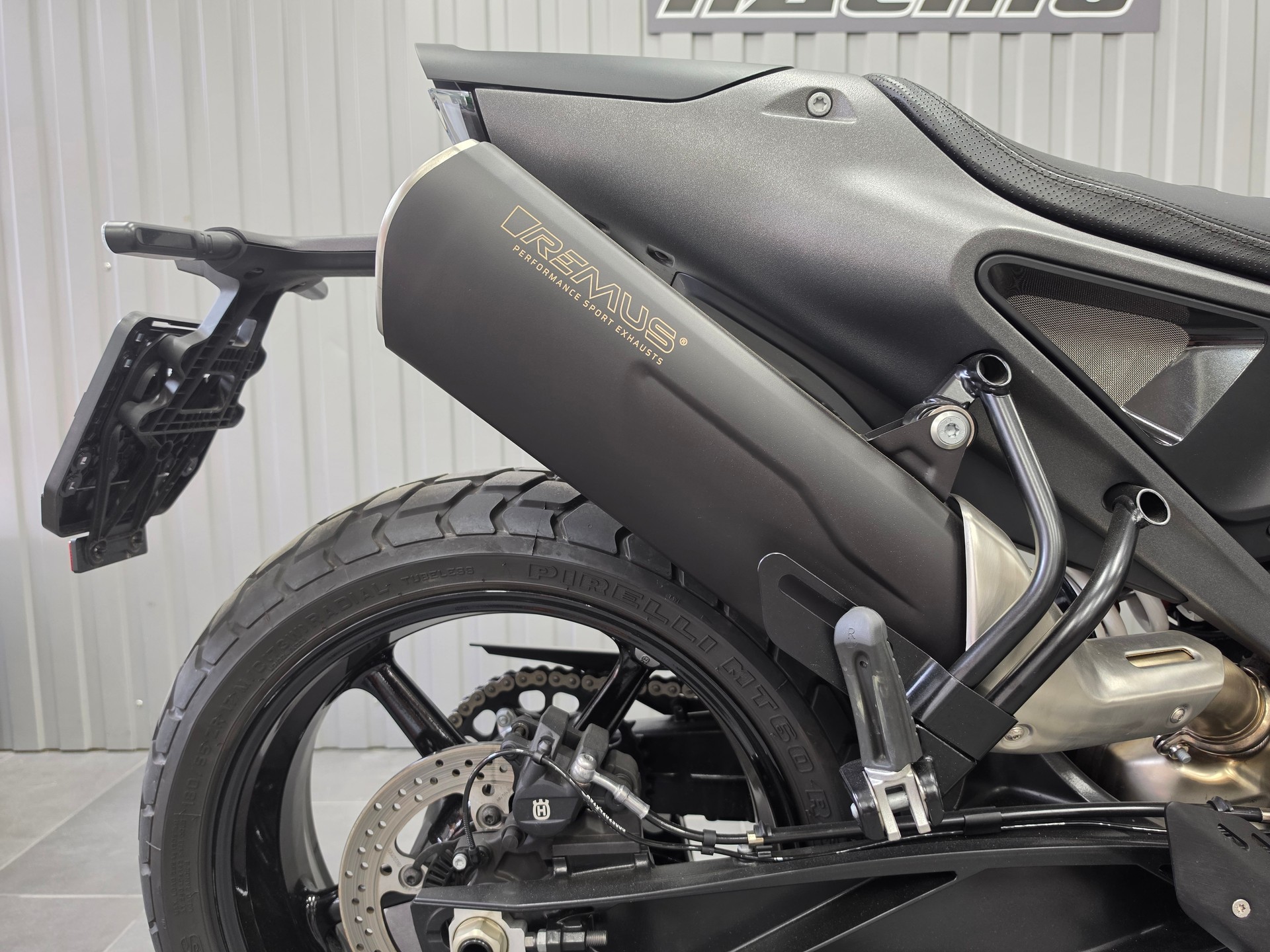 HUSQVARNA SVARTPILEN 801-showroom-element-2