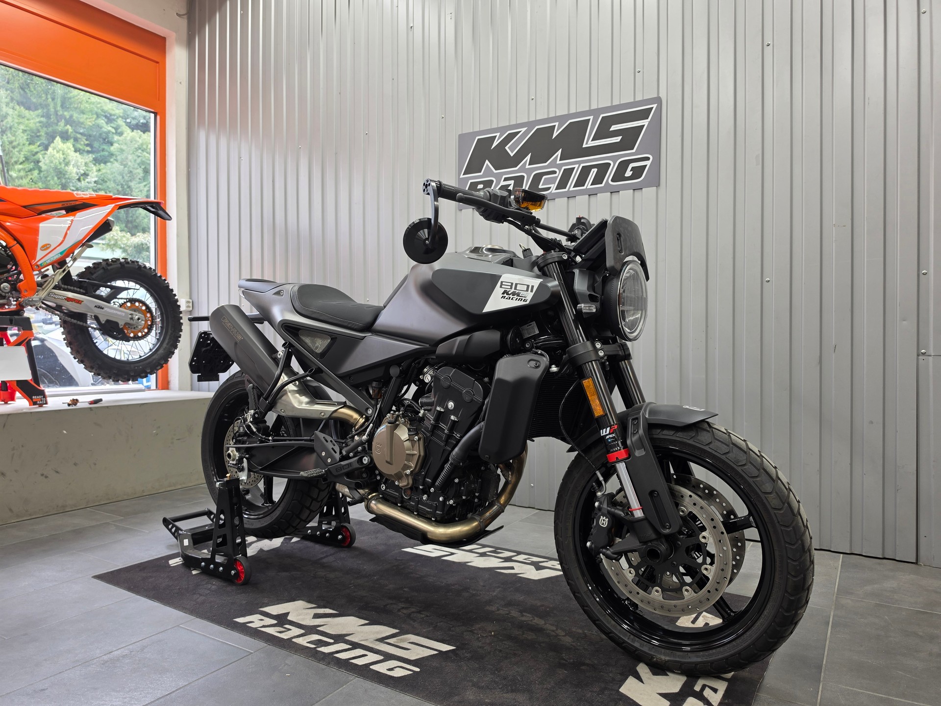 HUSQVARNA SVARTPILEN 801-showroom-element-3