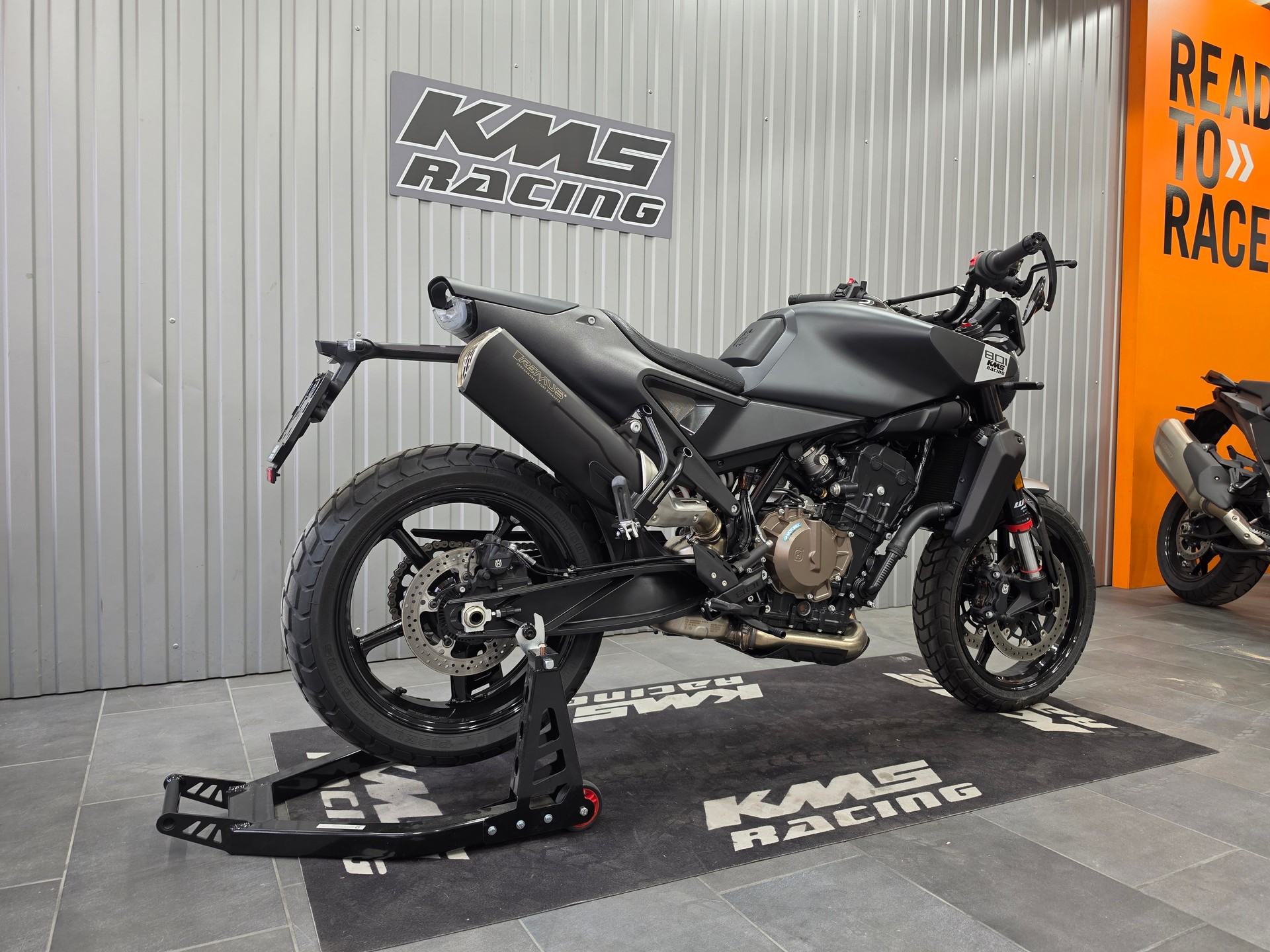 HUSQVARNA SVARTPILEN 801-showroom-element-1