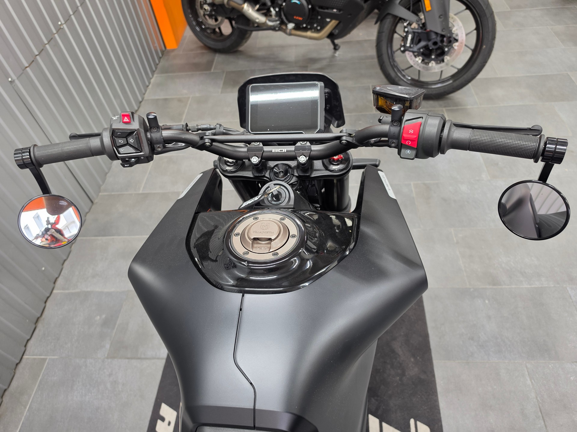 HUSQVARNA SVARTPILEN 801-image-5