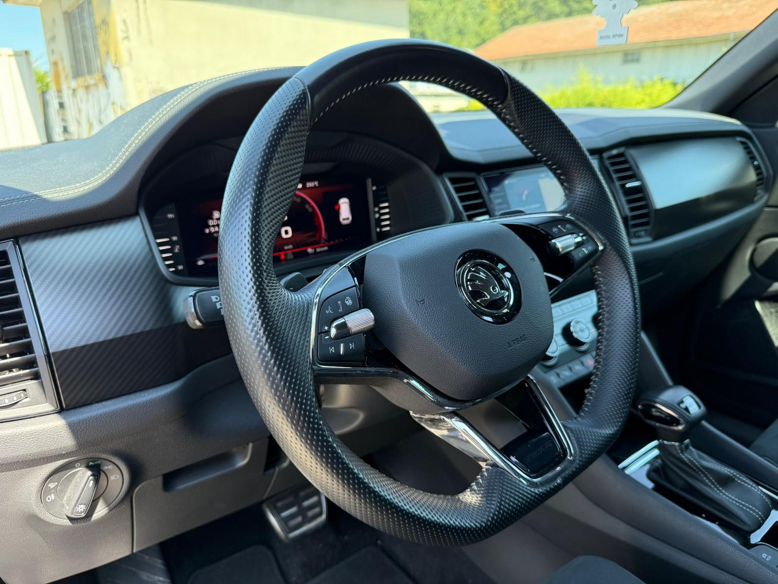 SKODA Kodiaq 2.0 TSI 4x4 SportLine-image-4