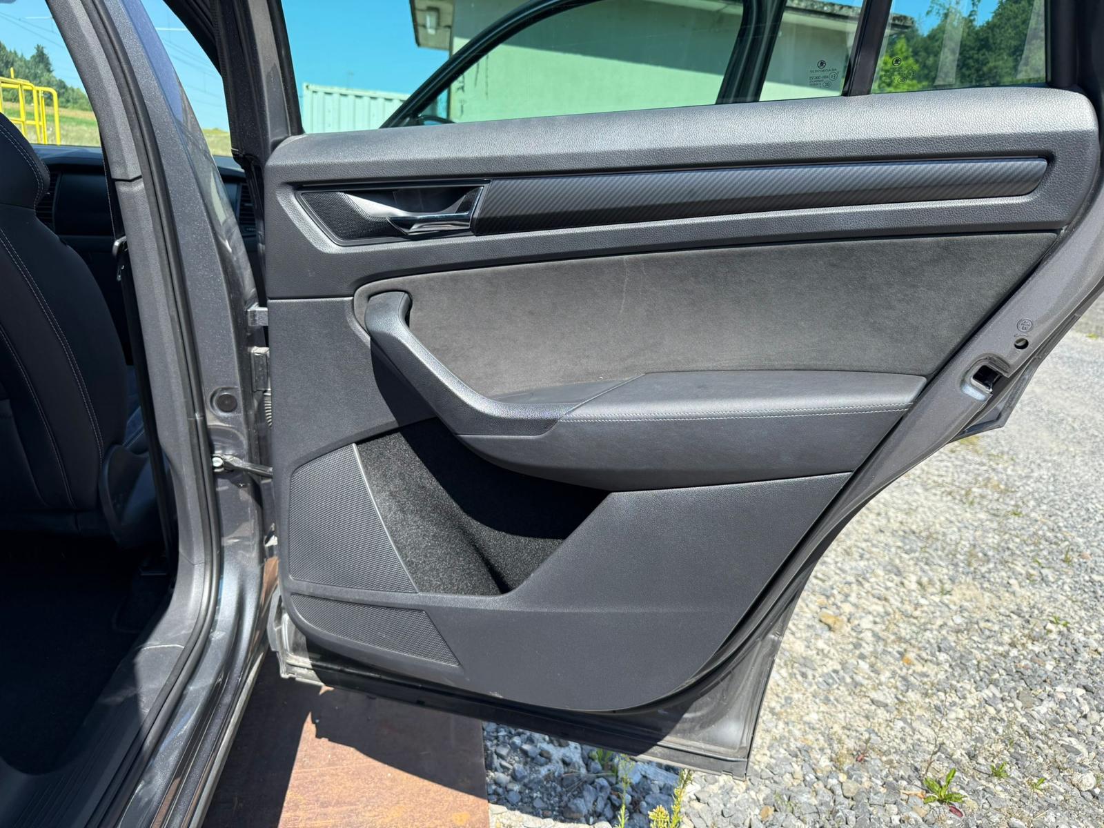 SKODA Kodiaq 2.0 TSI 4x4 SportLine-image-7