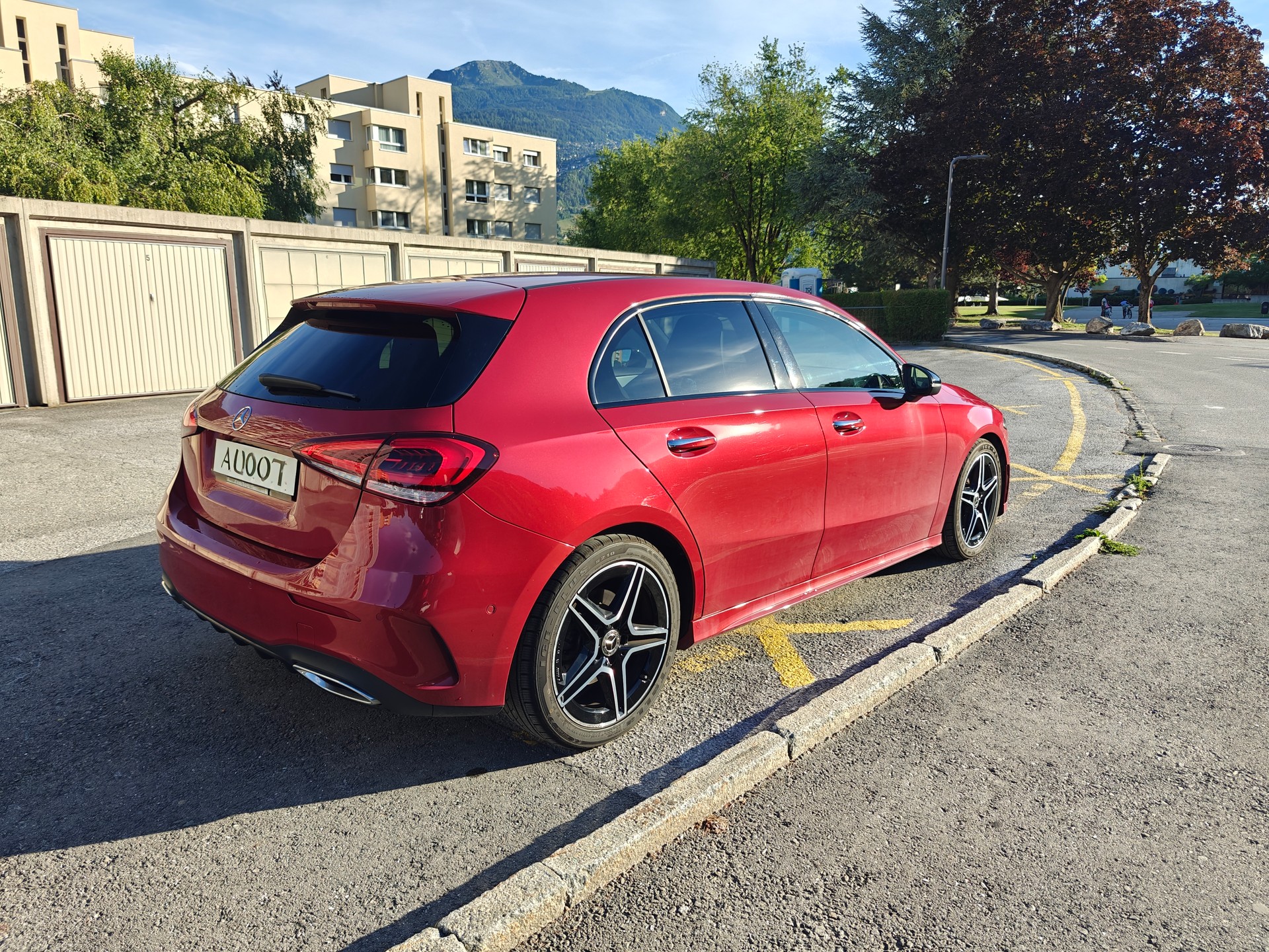 MERCEDES-BENZ A 200 AMG Line-image-2