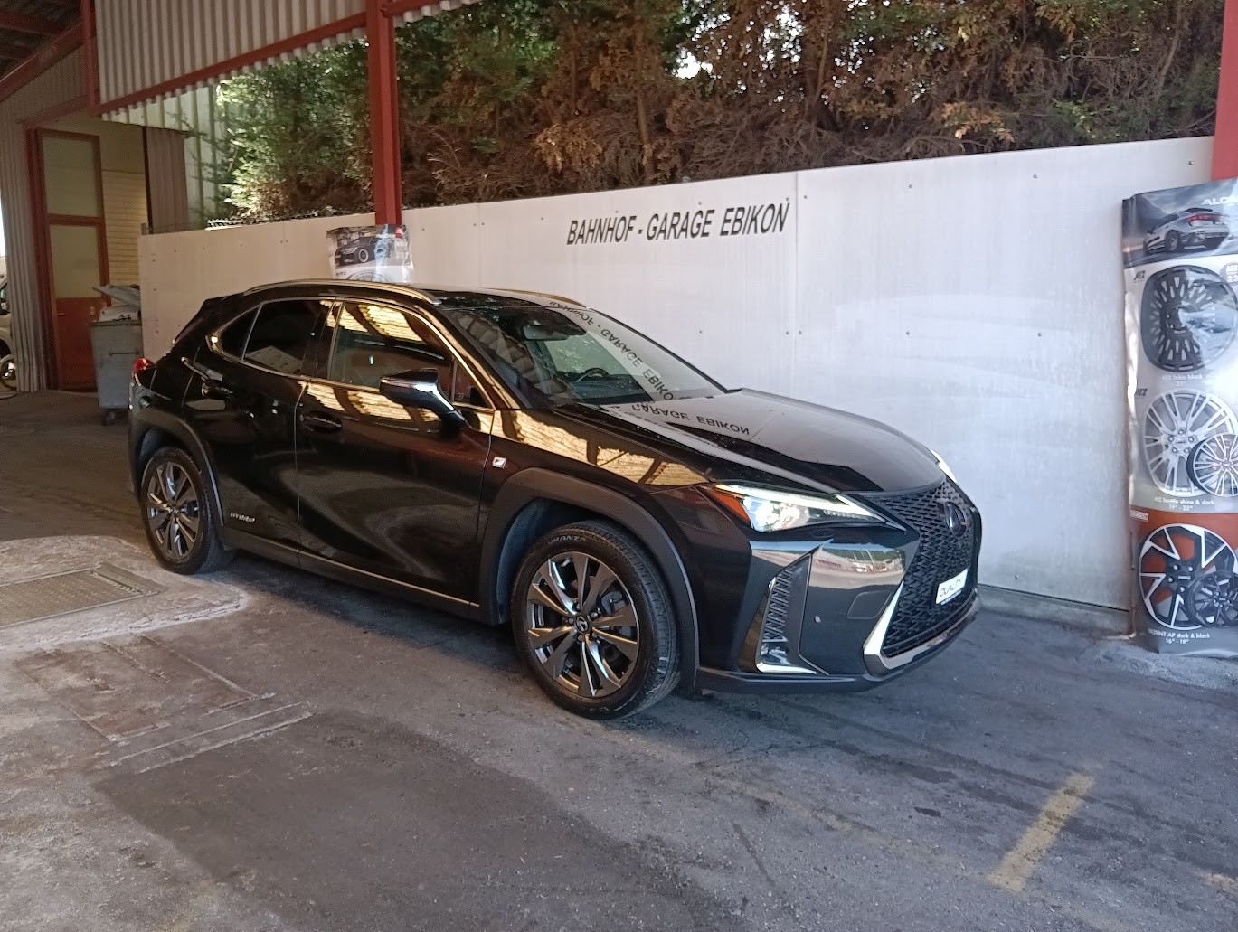 LEXUS UX 250h Launch Edition F Sport AWD Automatic-image-0