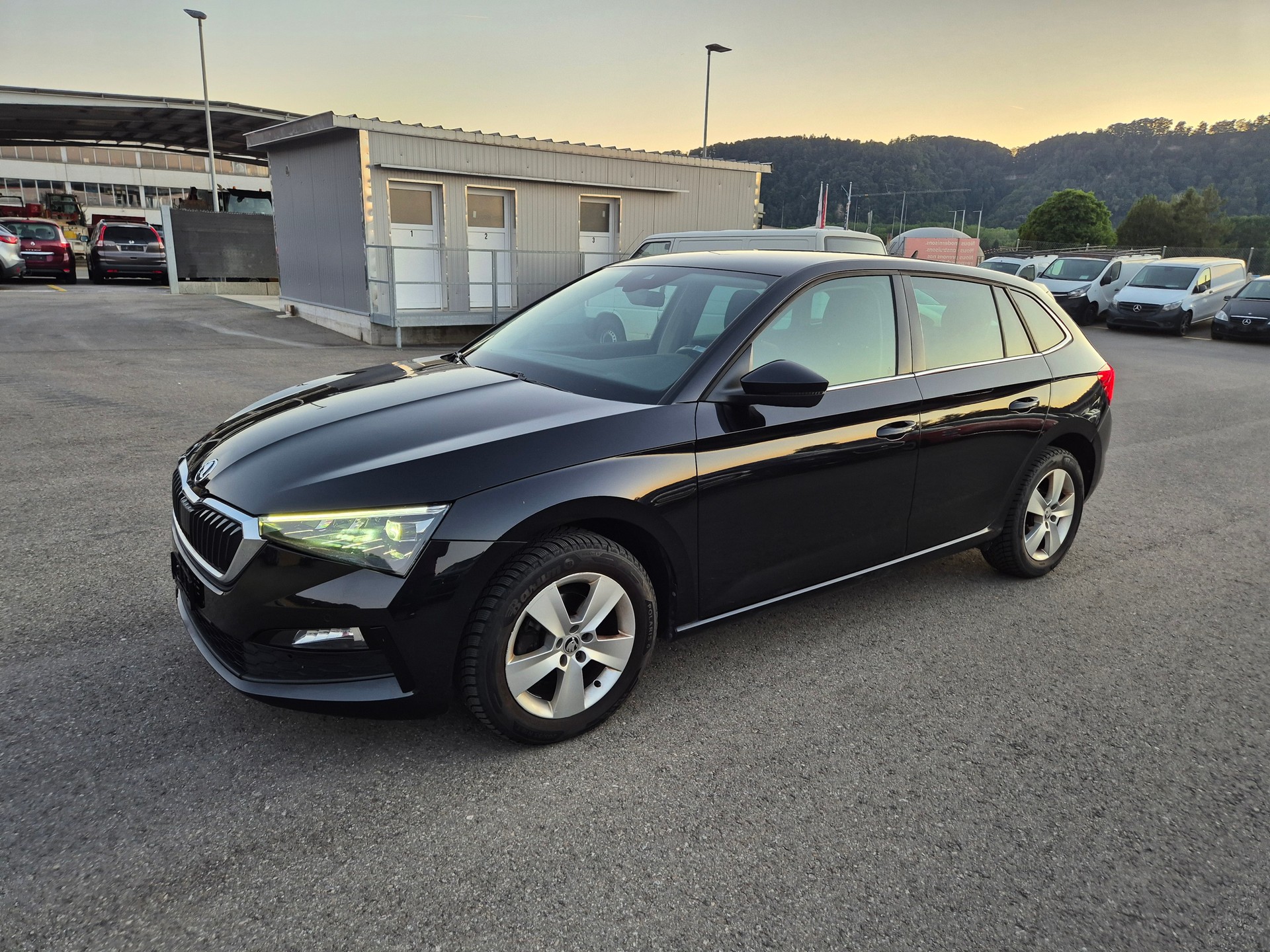 SKODA Scala 1.5 TSI ACT Ambition DSG-image-4