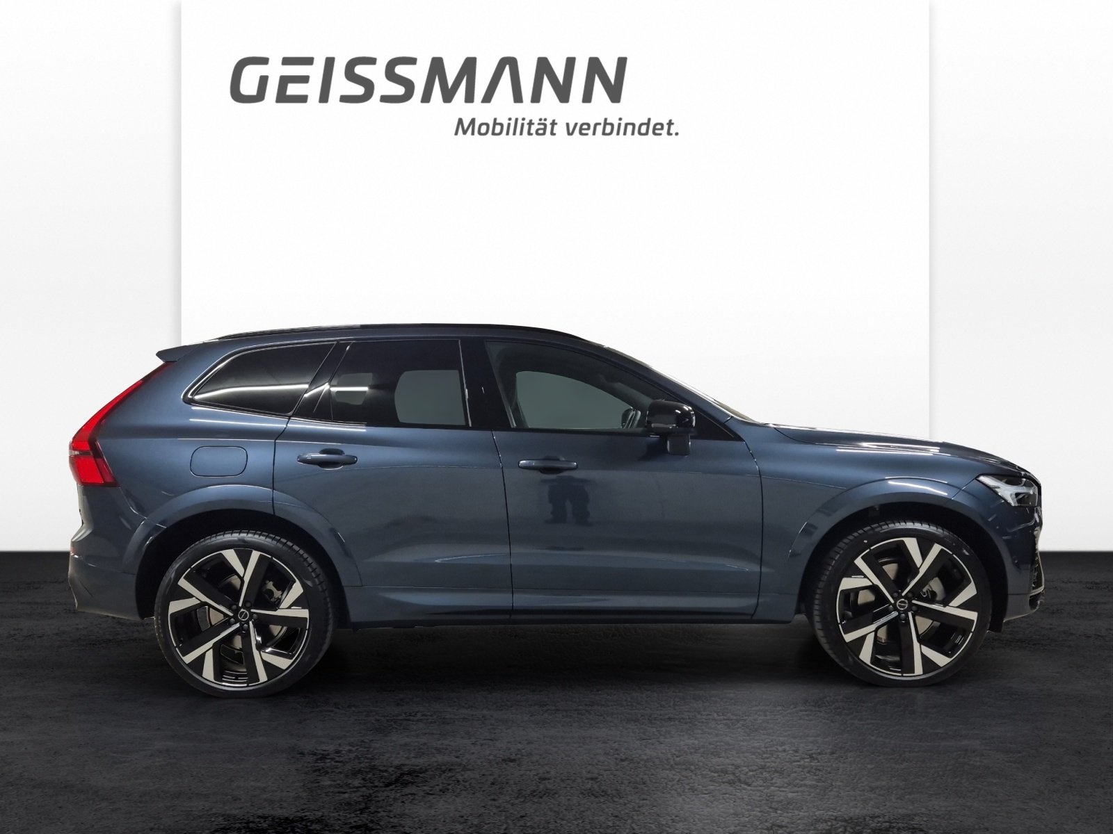 VOLVO XC60 2.0 T6 TE Black Edition eAWD-showroom-element-3