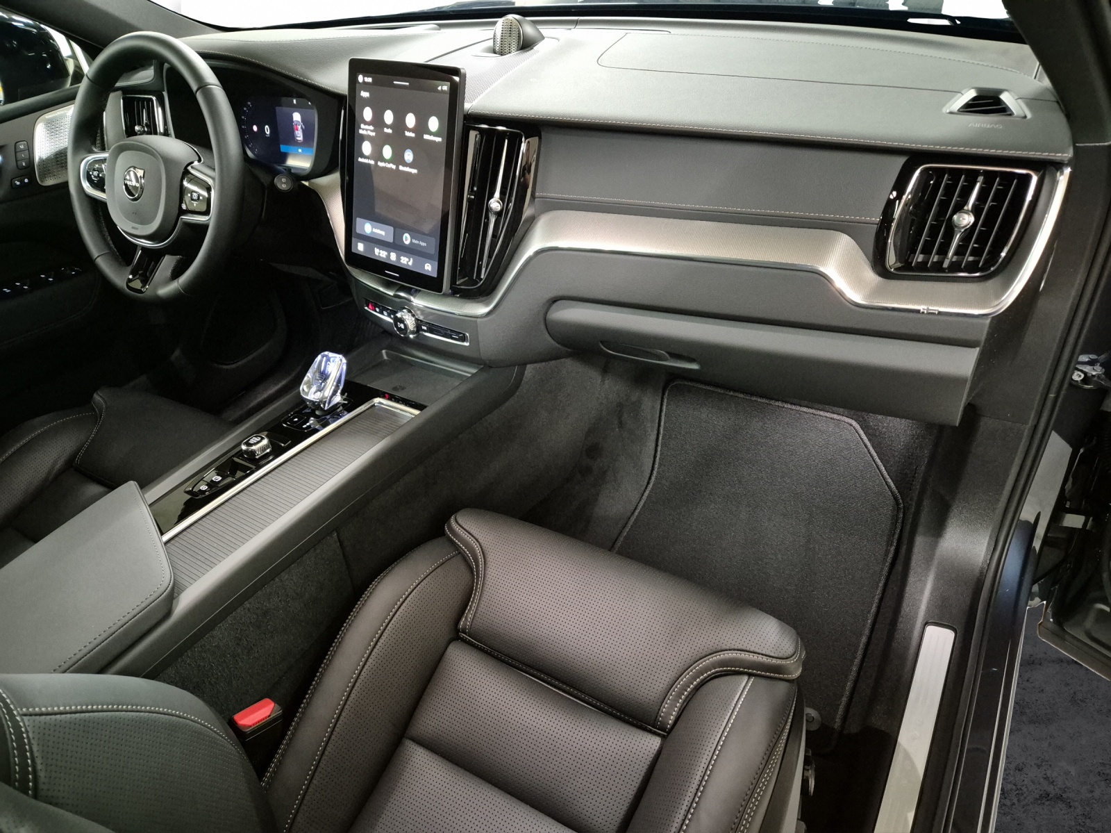 VOLVO XC60 2.0 T6 TE Black Edition eAWD-image-14