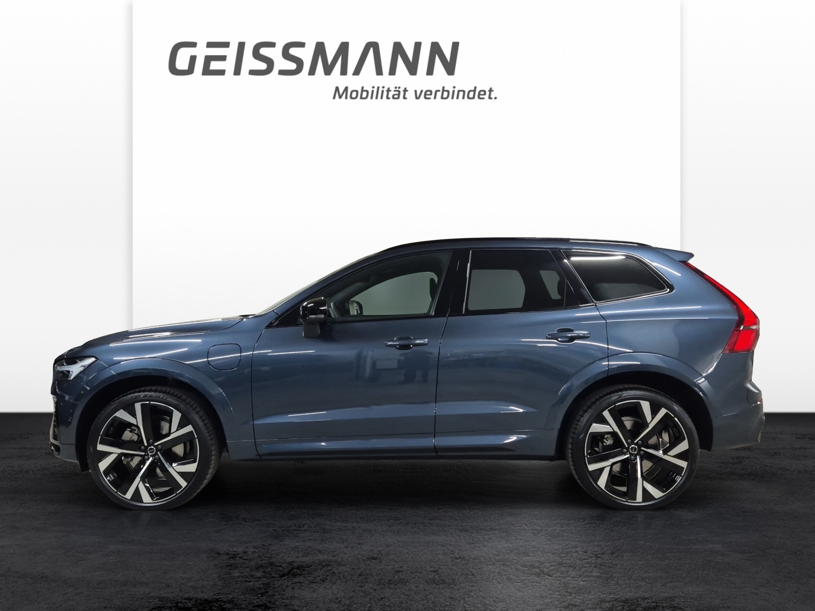VOLVO XC60 2.0 T6 TE Black Edition eAWD-showroom-element-2