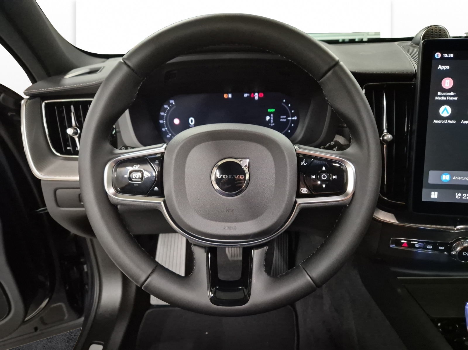 VOLVO XC60 2.0 T6 TE Black Edition eAWD-image-9