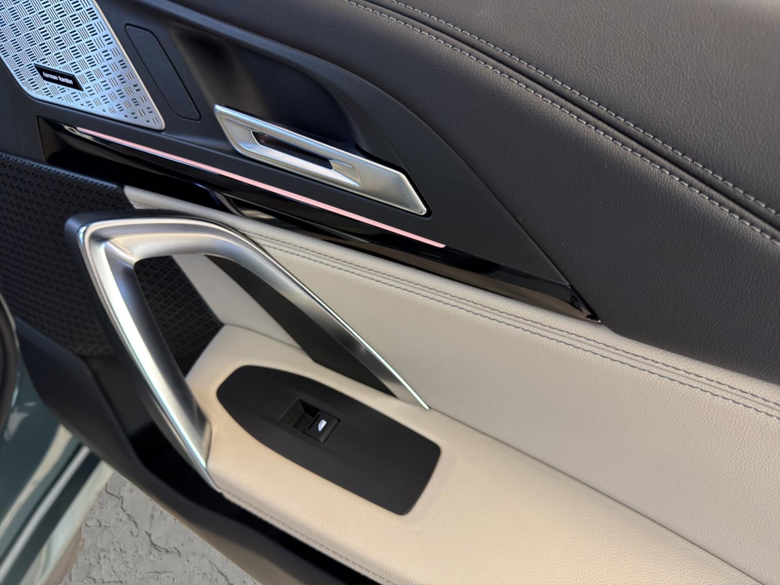 BMW iX1 30 xDrive M-SportPaket-image-17